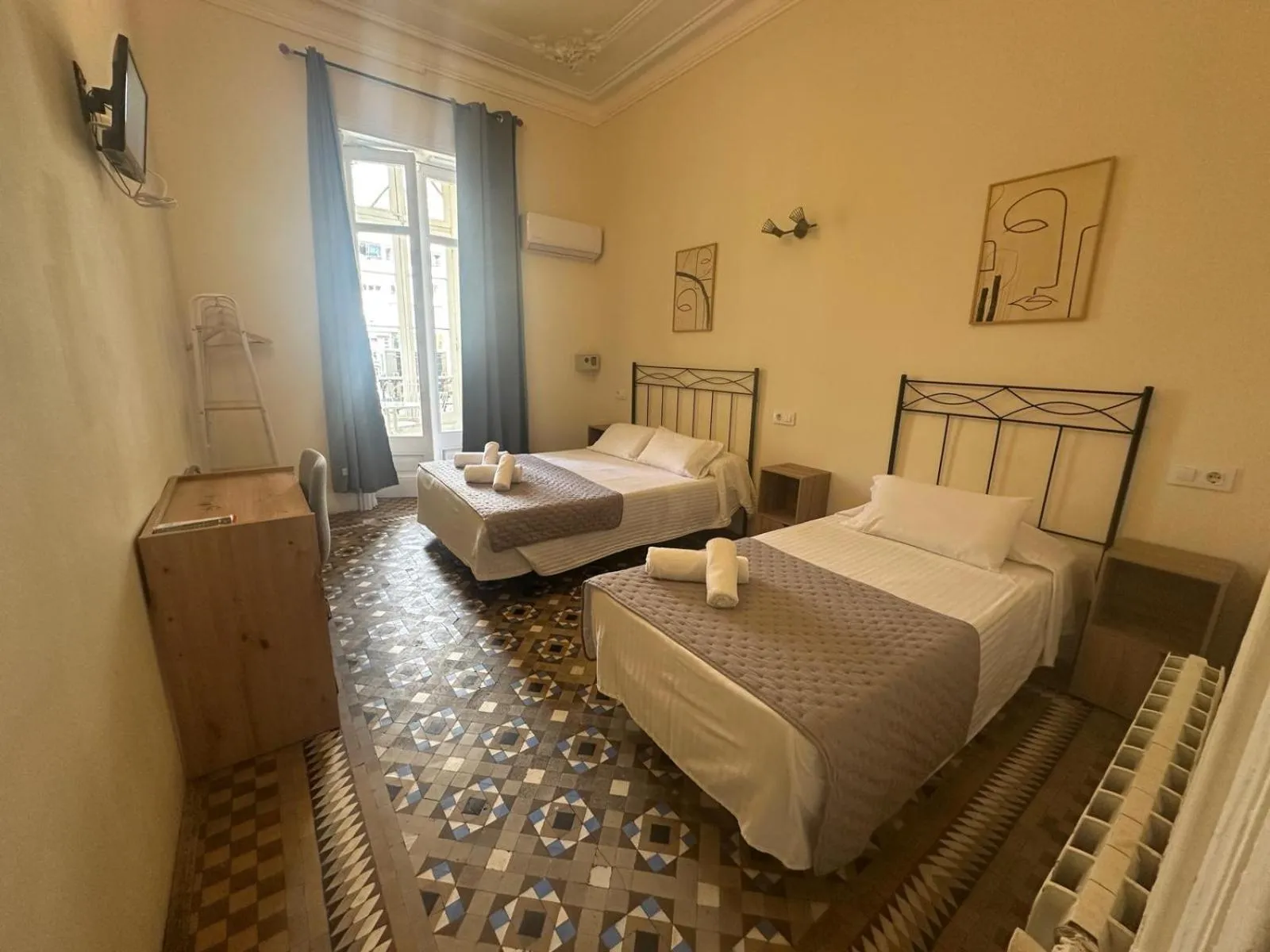 Bed in Hostal Balmes Centro