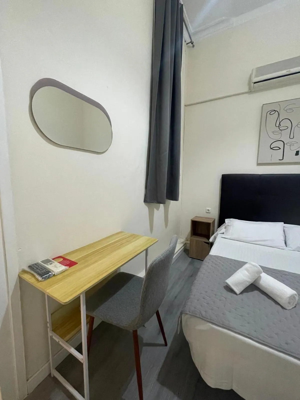 Bed in Hostal Balmes Centro