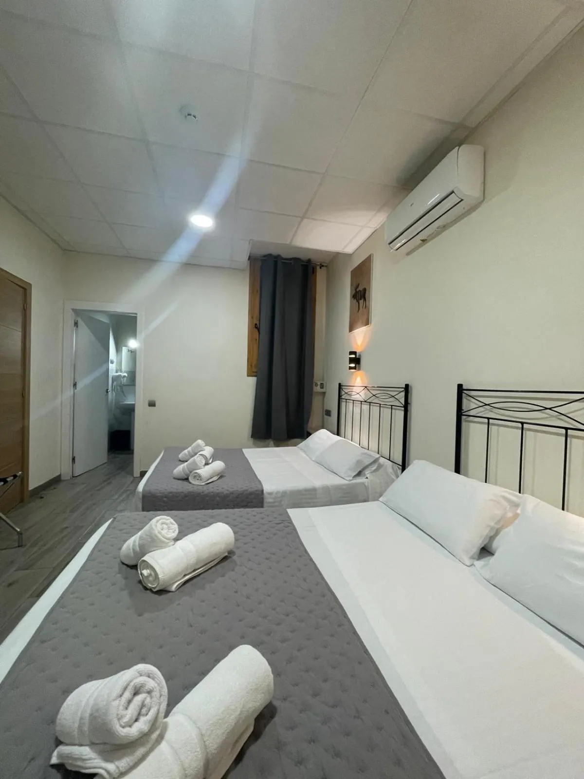 Bed in Hostal Balmes Centro