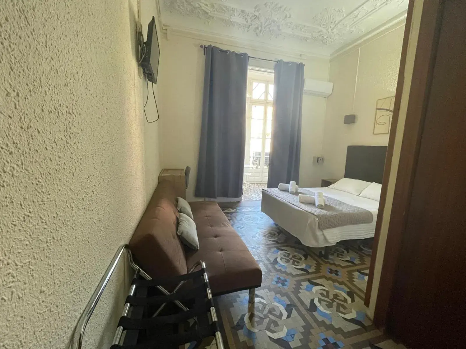 Superior Double Room in Hostal Balmes Centro Superior Double Room in Hostal Balmes Centro