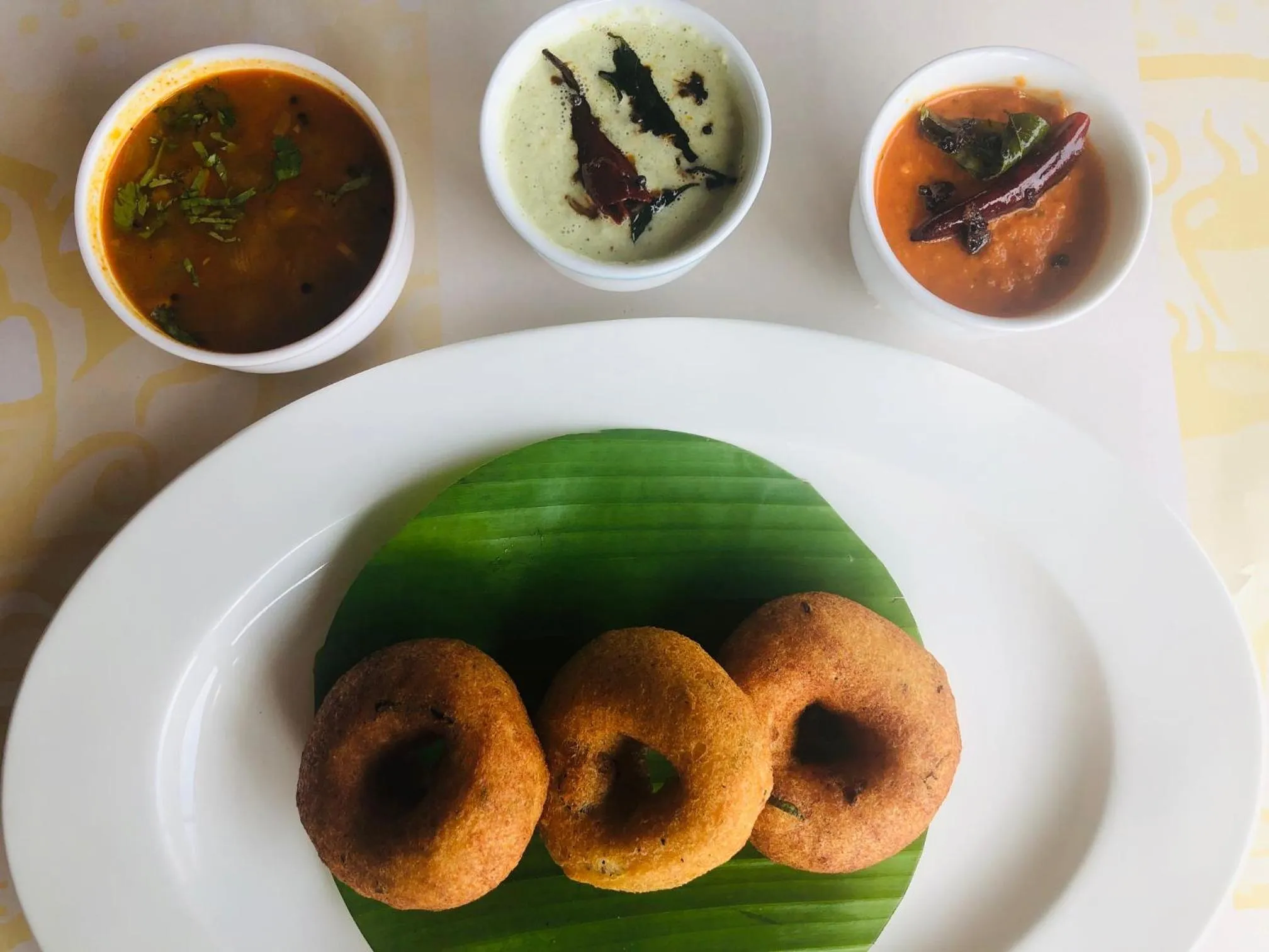 Breakfast in Abad Metro