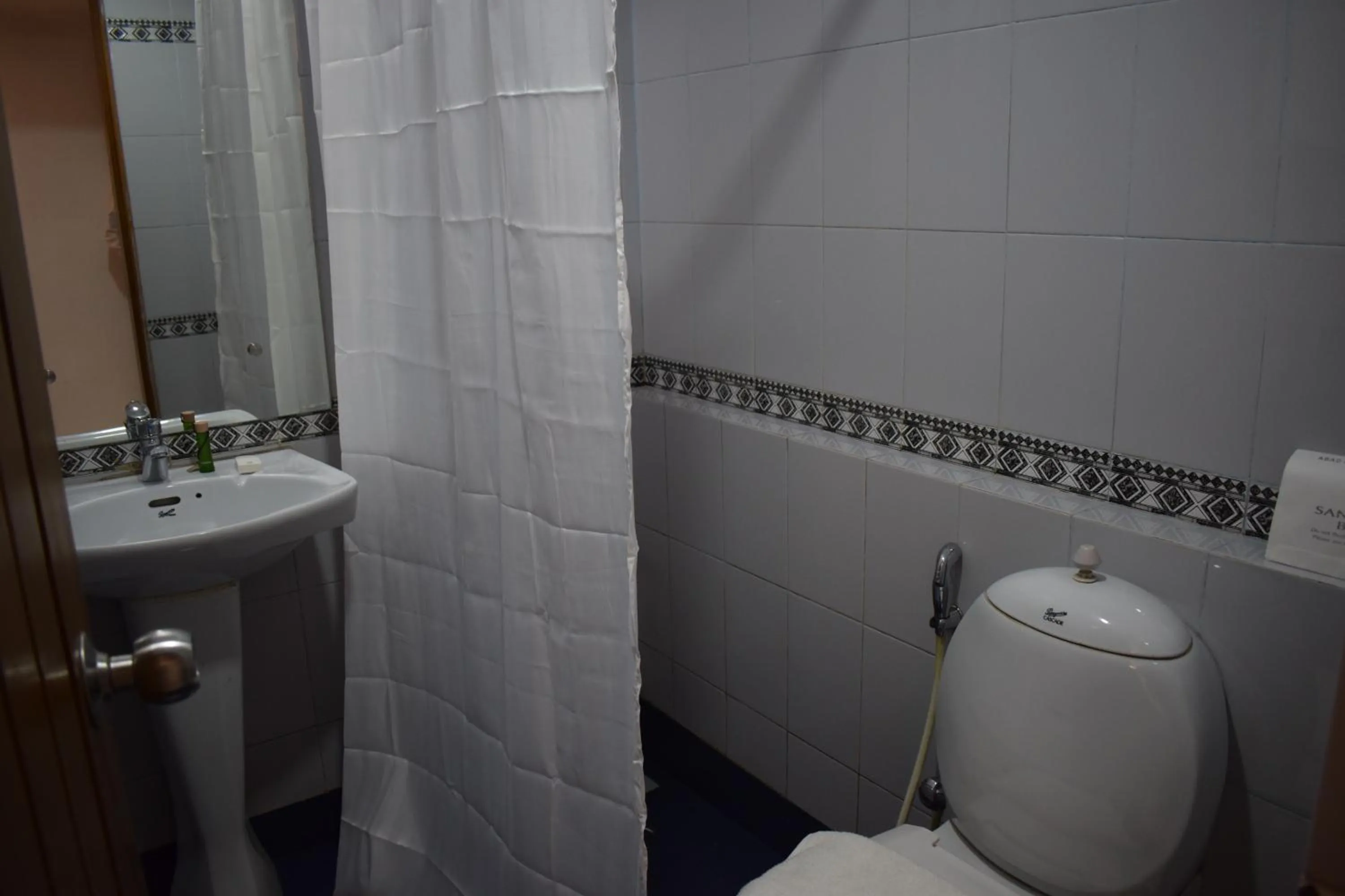 Bathroom in Abad Metro