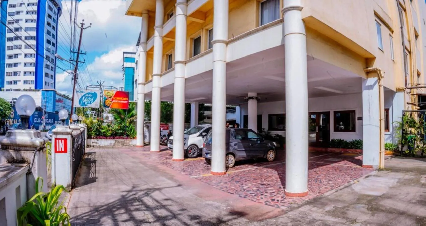 Parking in Abad Metro