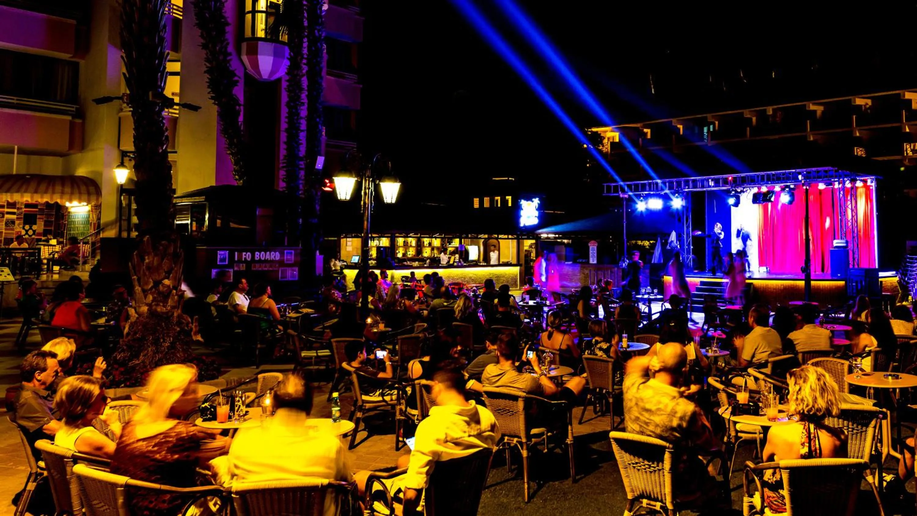 Evening entertainment in Hotel Aqua