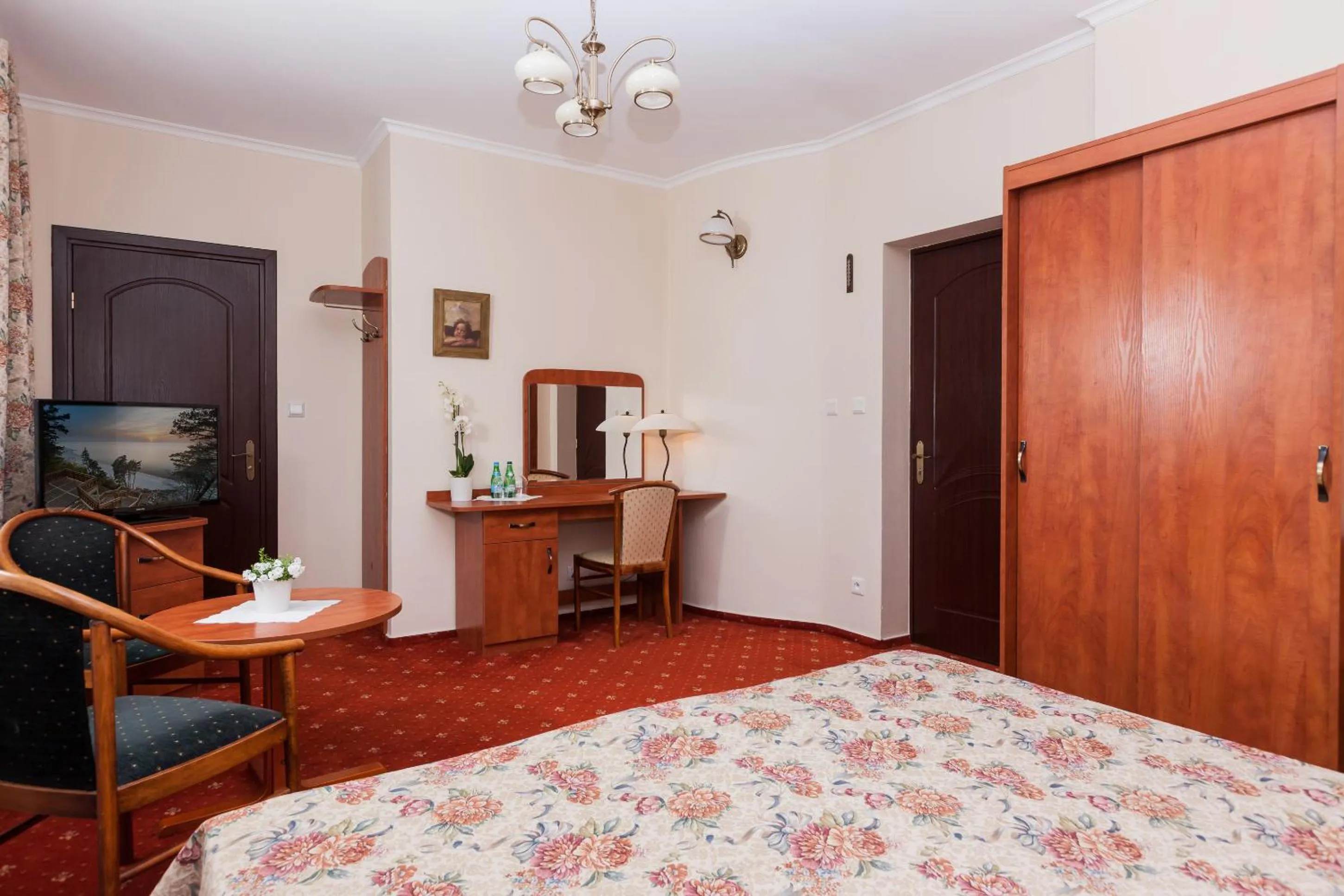 Photo of the whole room, Bed in Marina