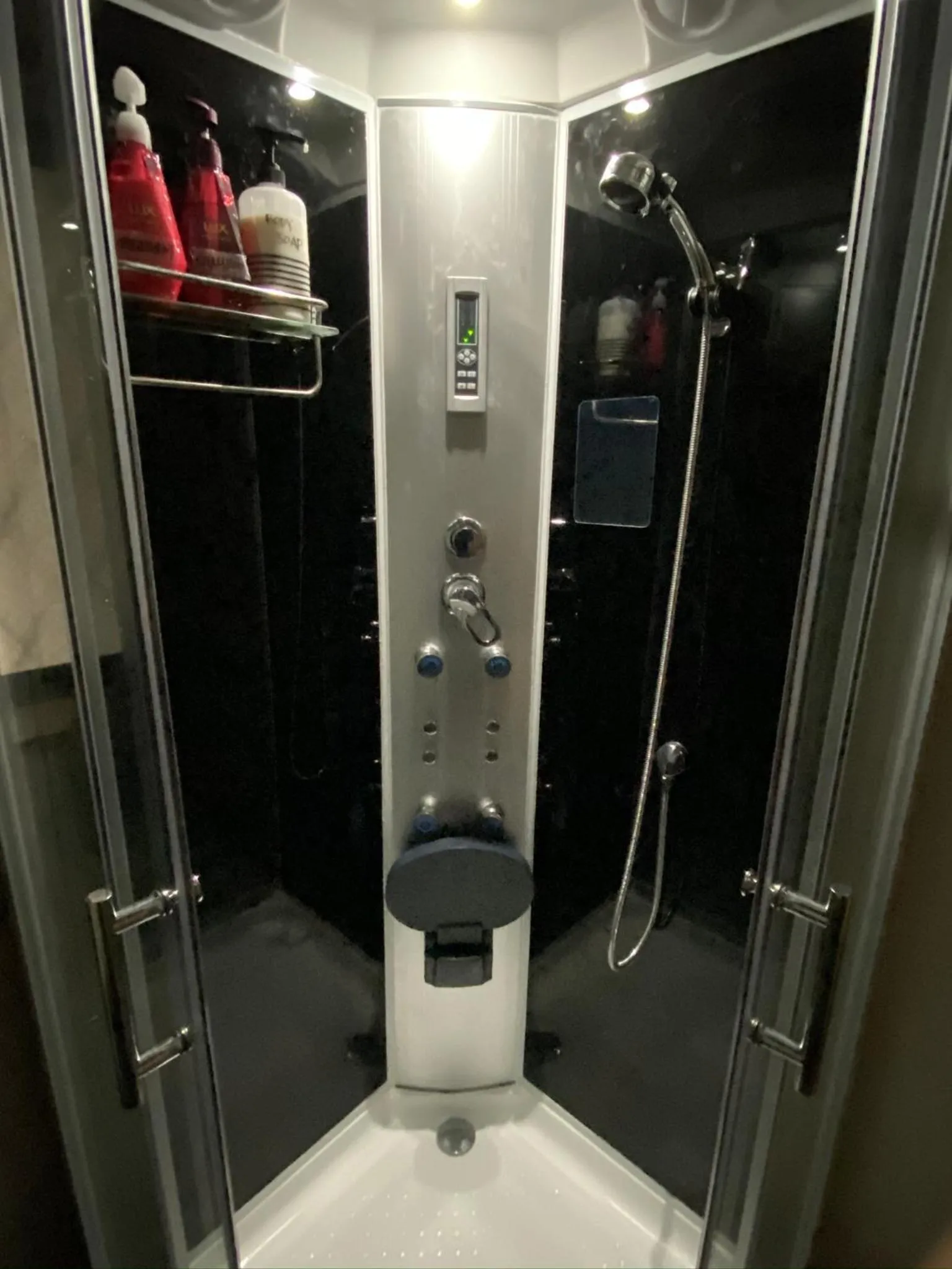 Shower in Maguro House