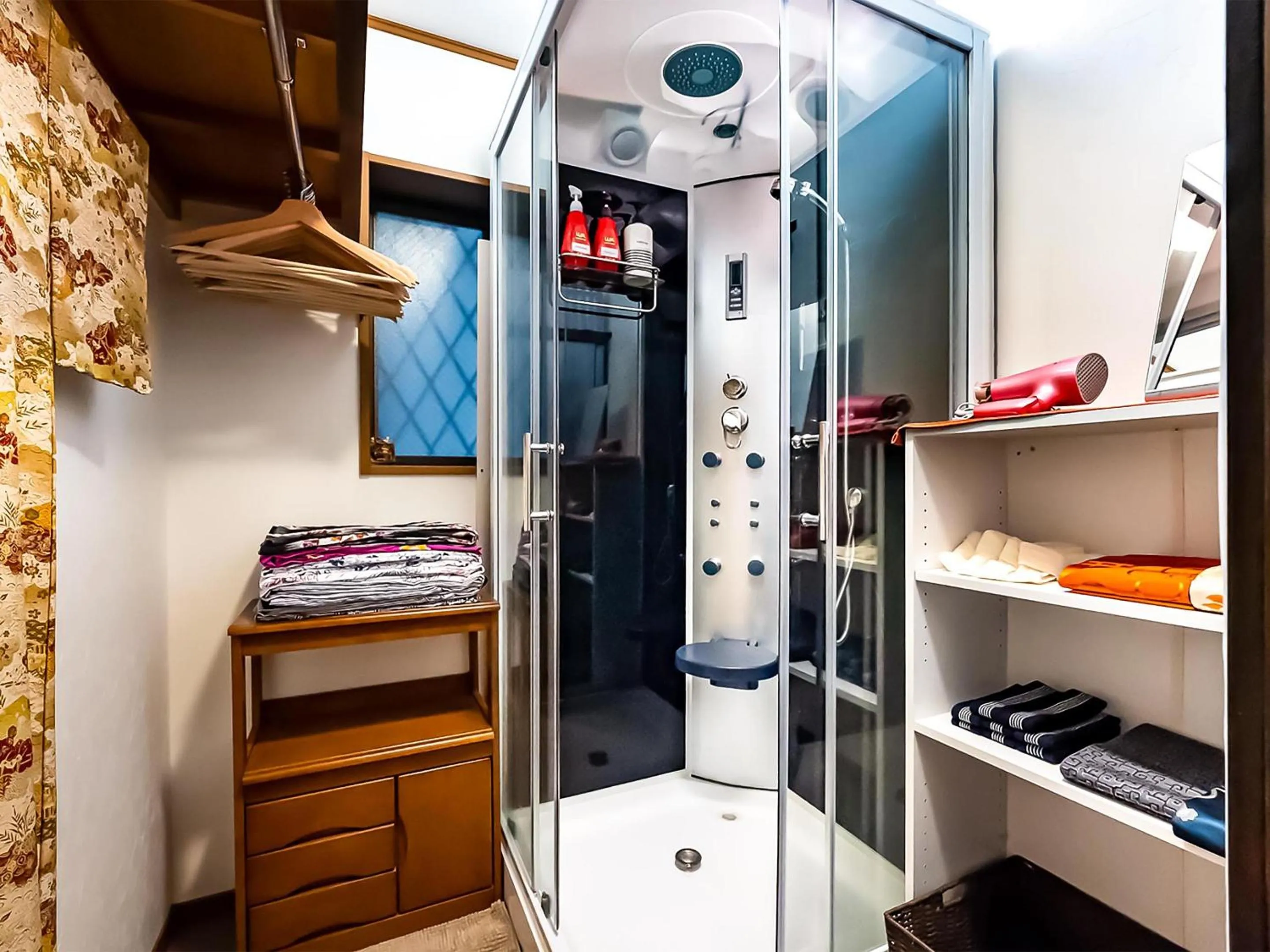 Shower in Maguro House