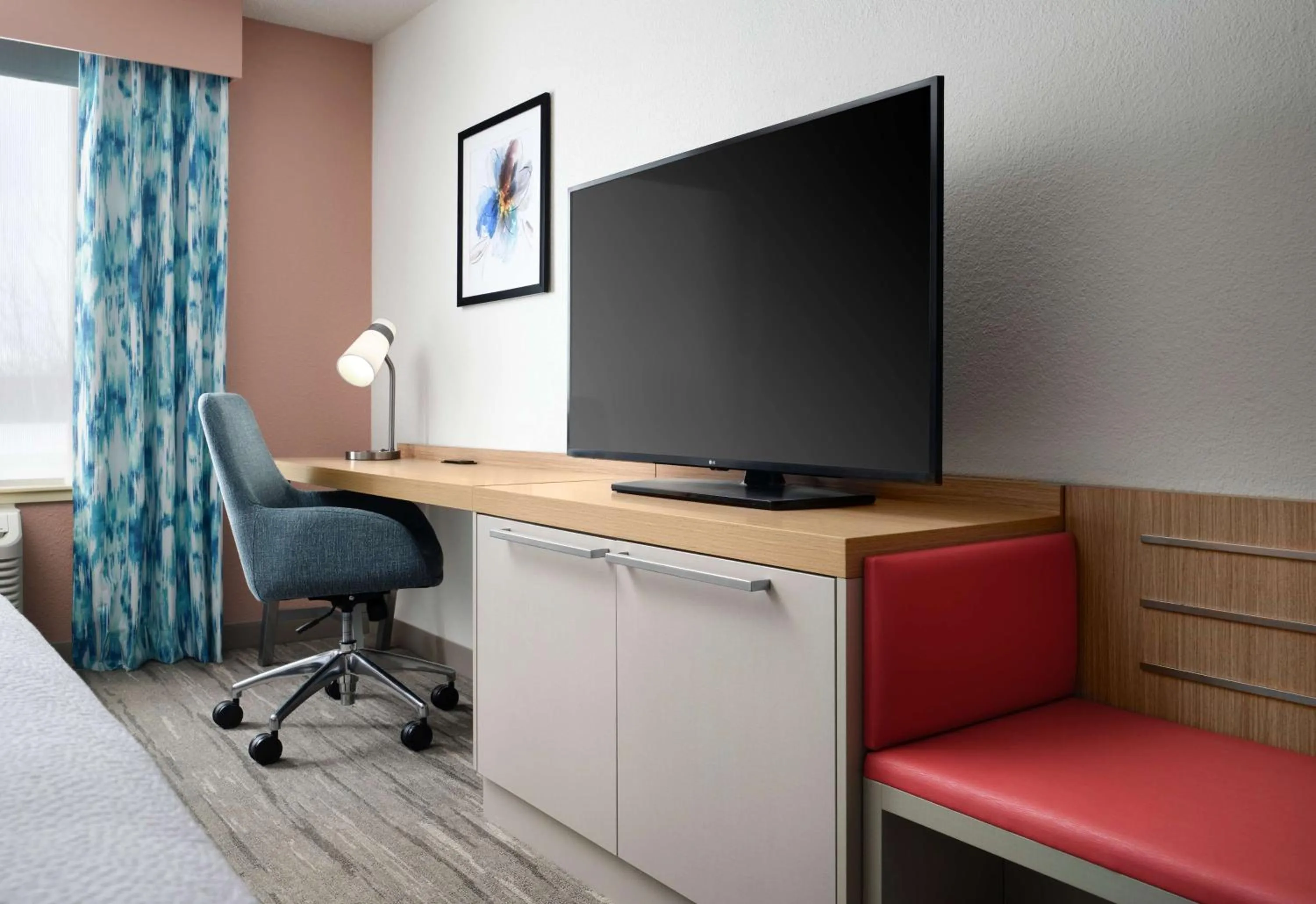 Bedroom in Hilton Garden Inn Boston-Burlington