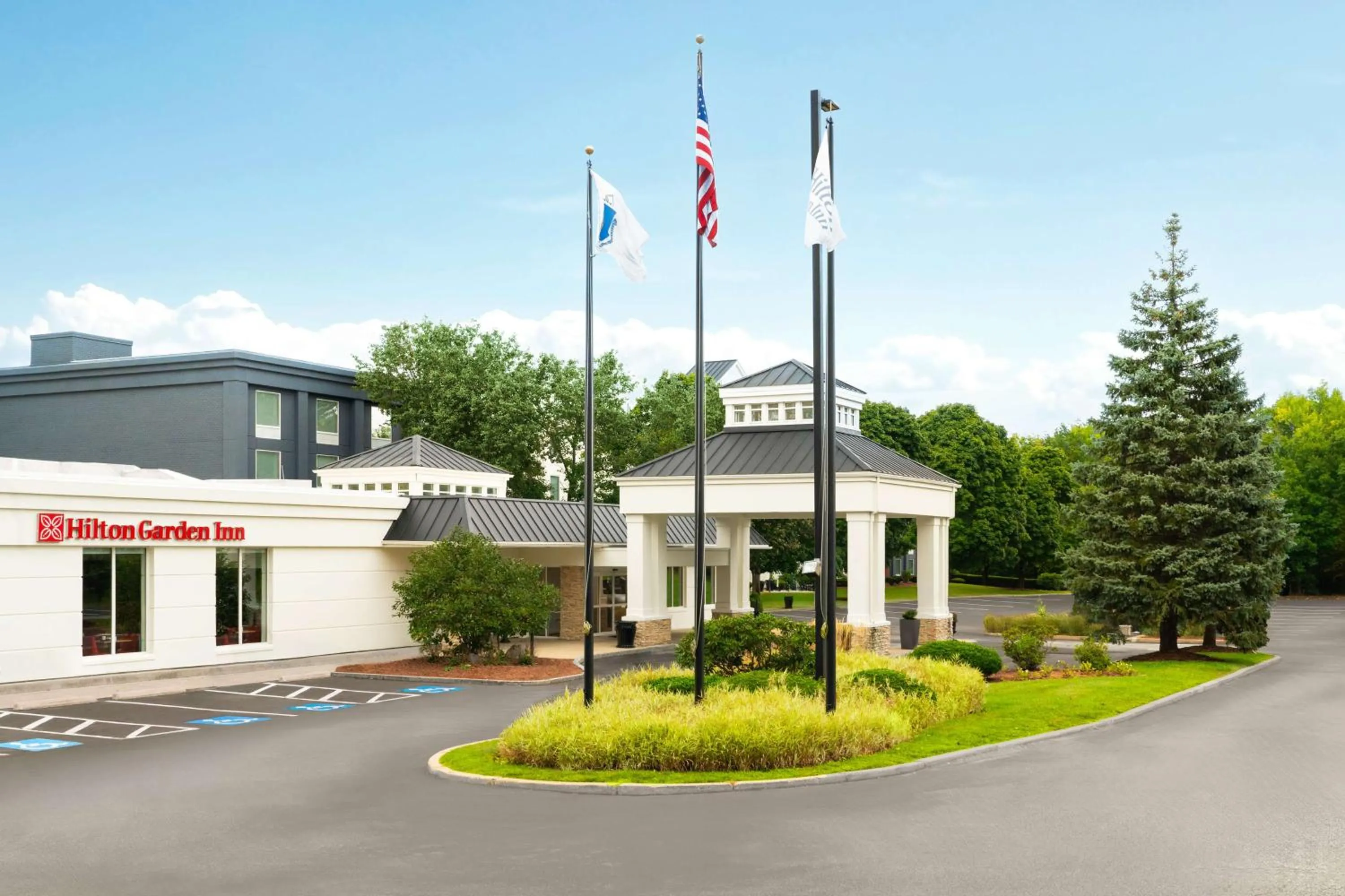 Property building in Hilton Garden Inn Boston-Burlington