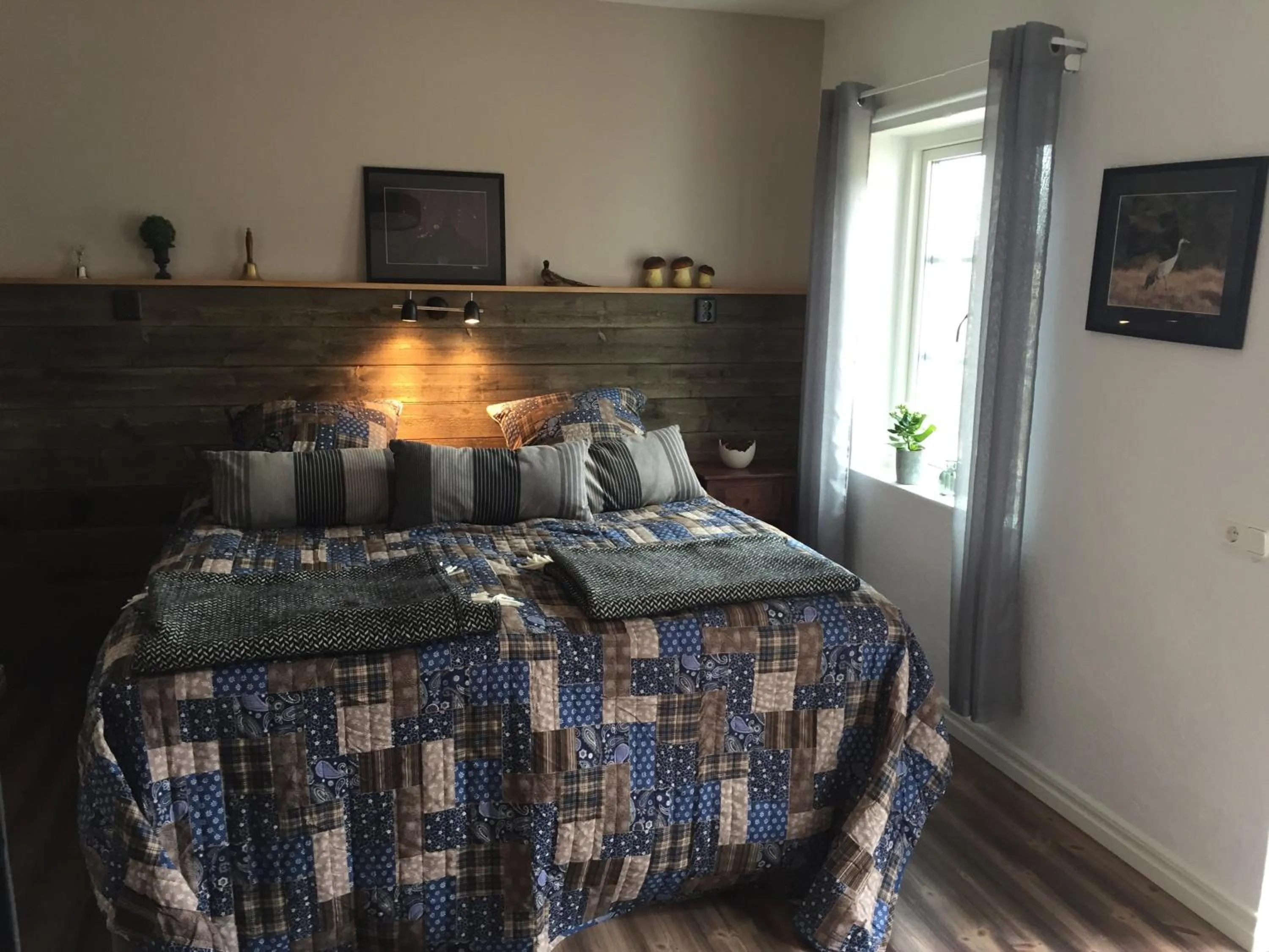 Bed in Kuskahusen vandrarhem