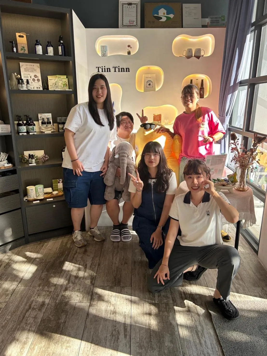 People in Tiin Tinn - Rivershore B&B