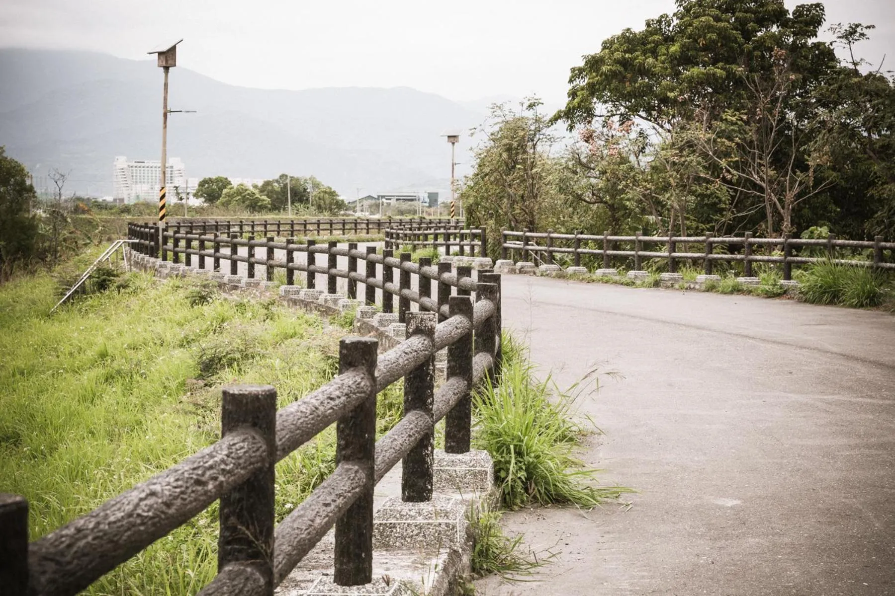 Patio in Tiin Tinn - Rivershore B&B