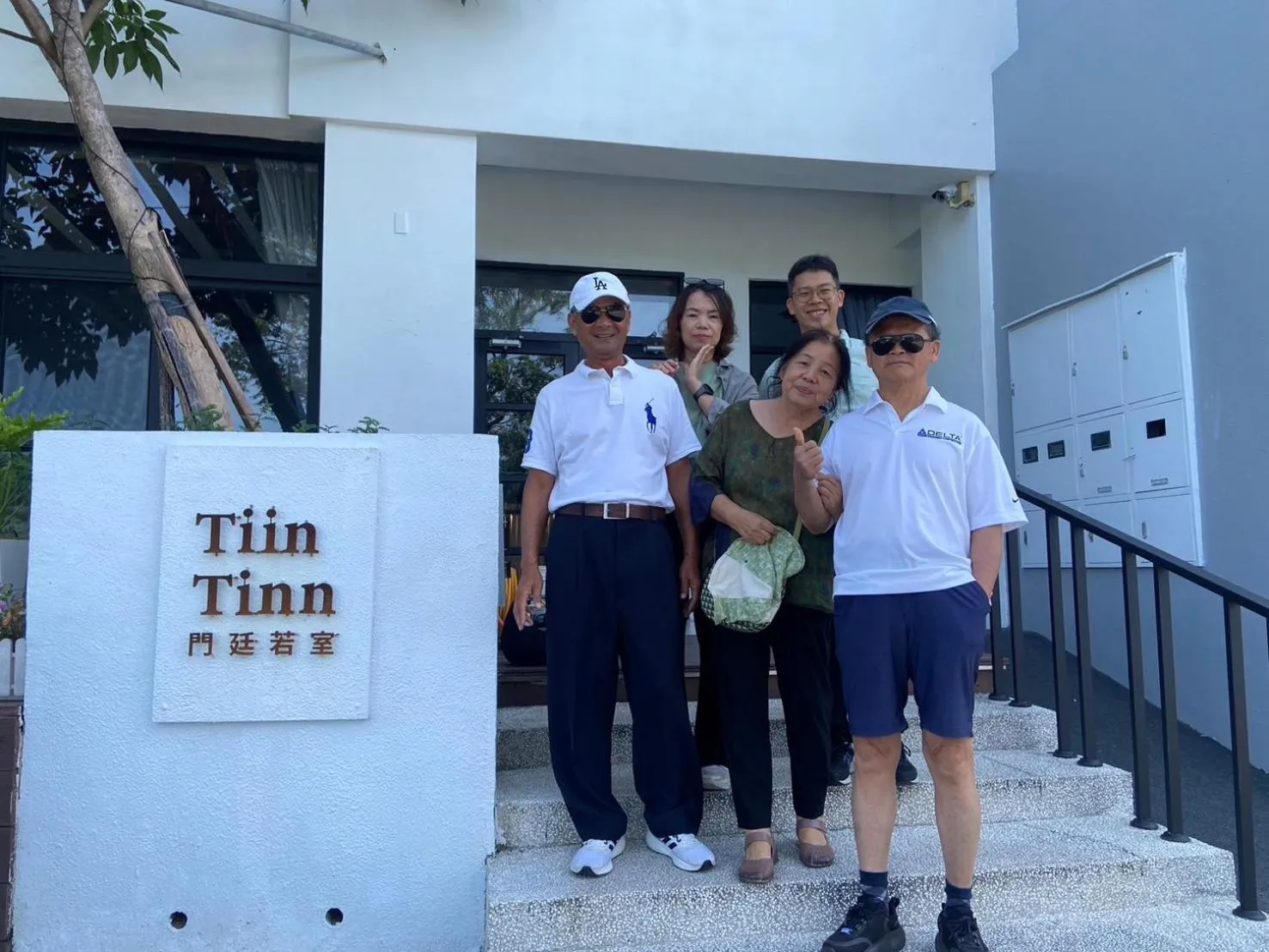 People in Tiin Tinn - Rivershore B&B