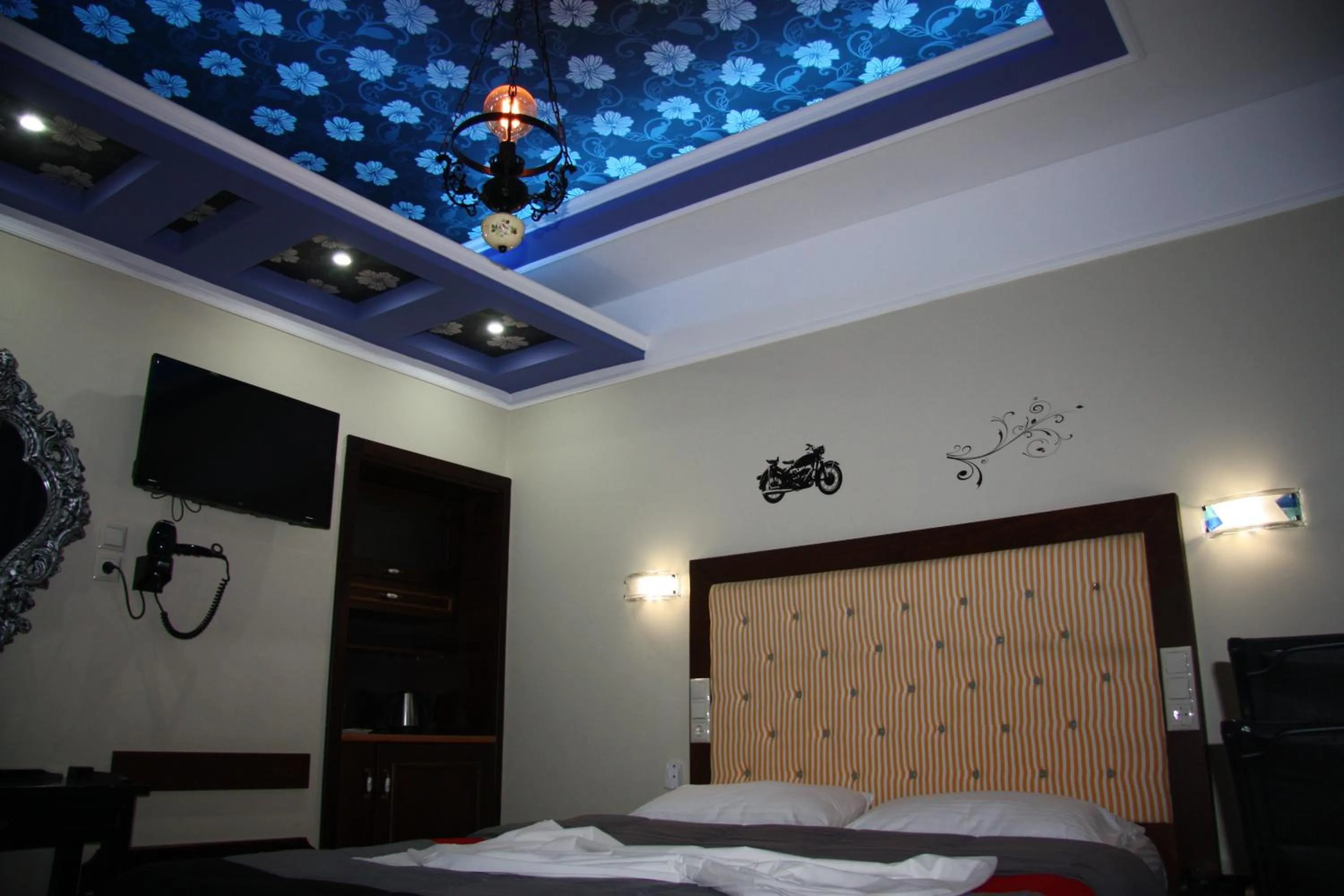 Bedroom, Bed in Blue Sea Beach Hotel