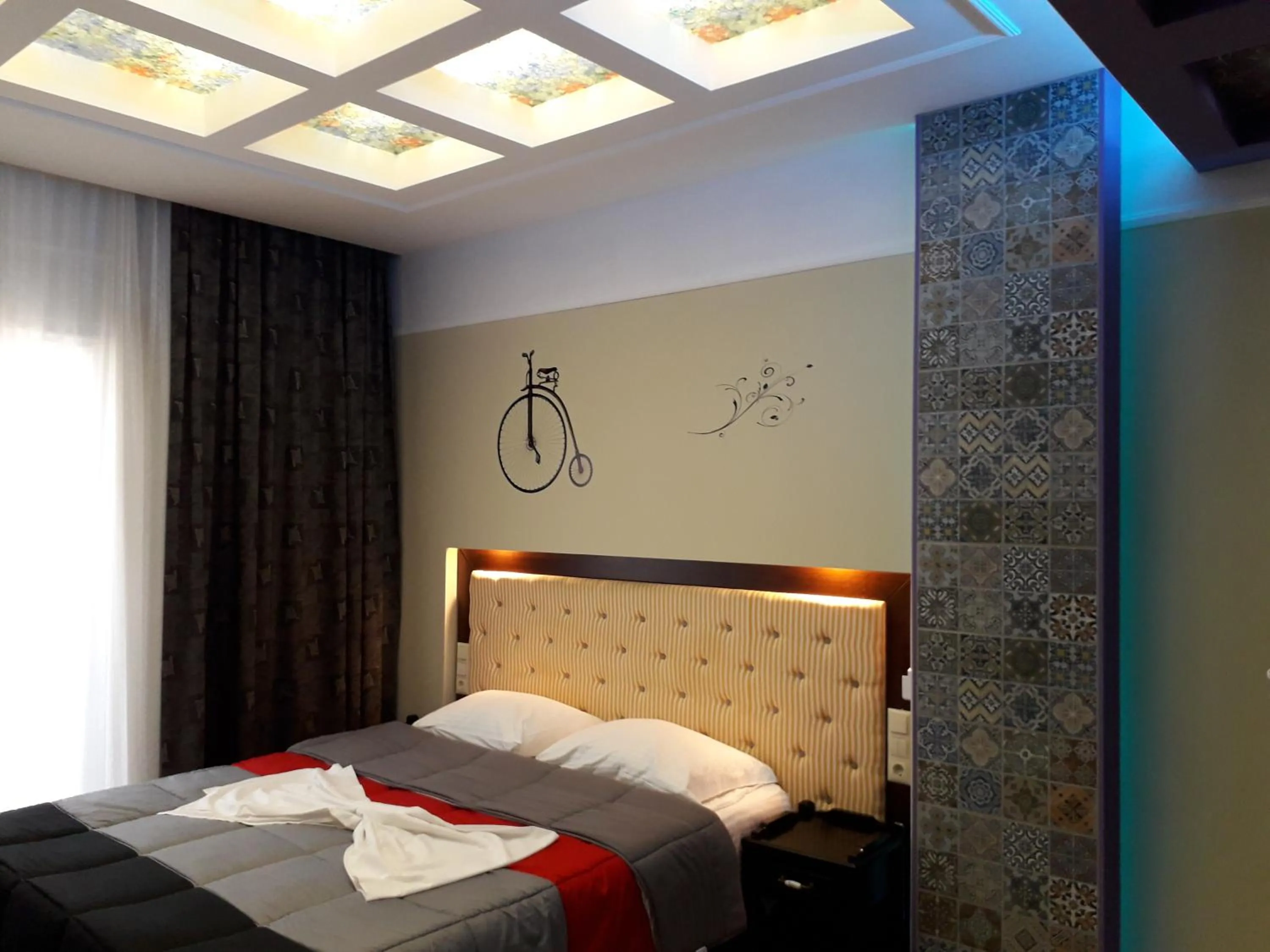 Bedroom, Bed in Blue Sea Beach Hotel