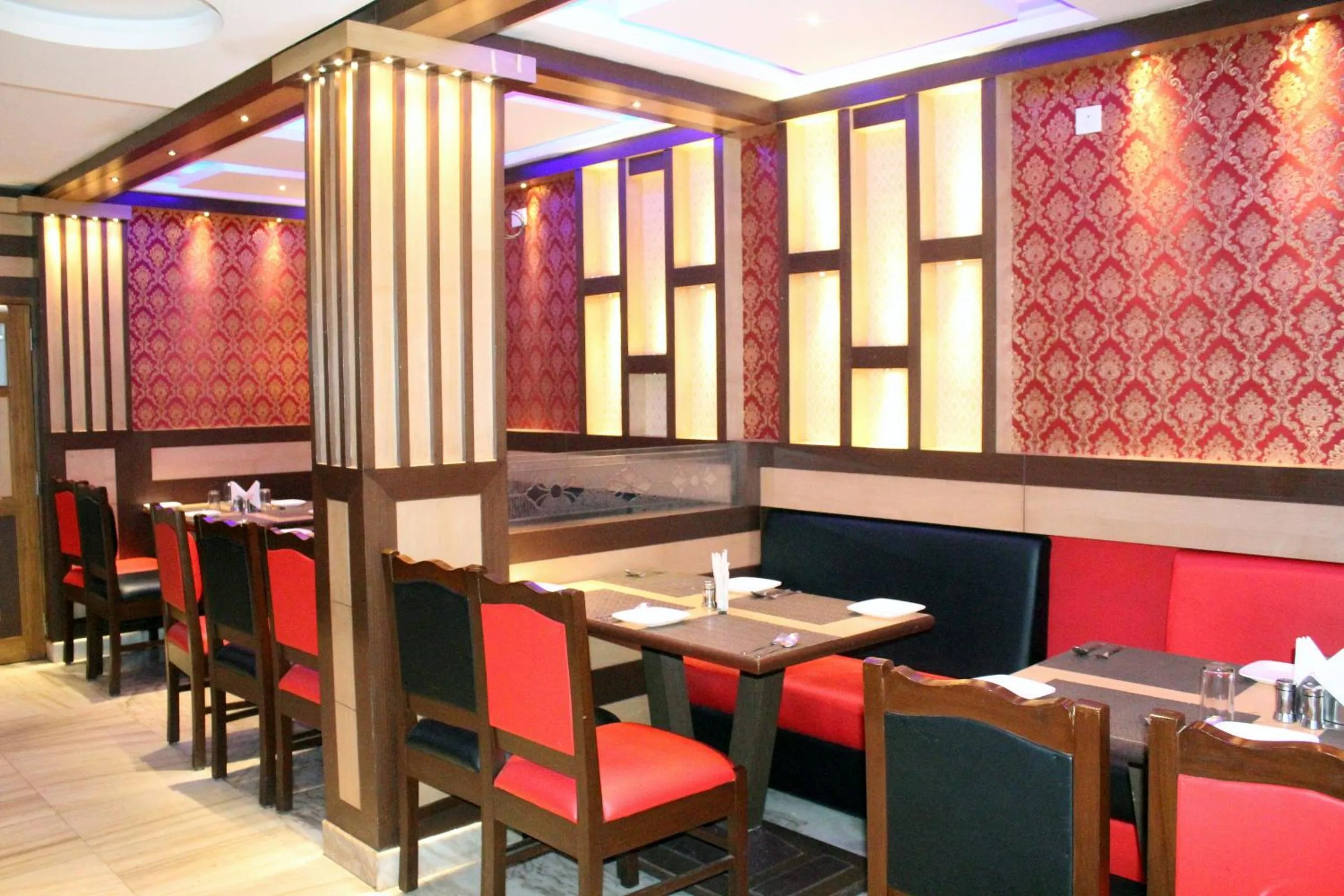 Restaurant/places to eat in Hotel Siddhartha
