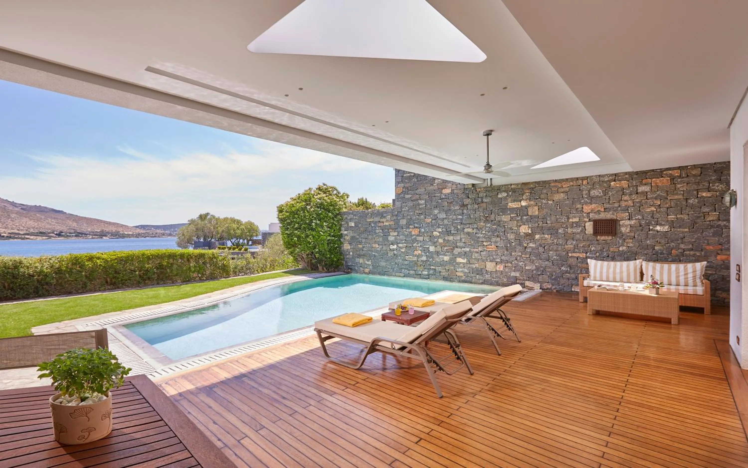 Swimming pool in Grand Resort Lagonissi