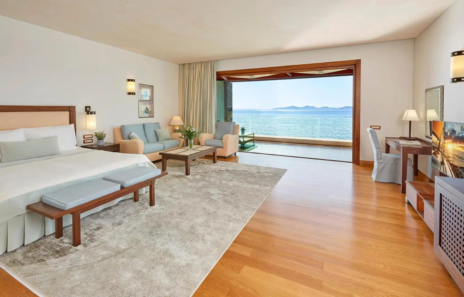 Bed in Grand Resort Lagonissi