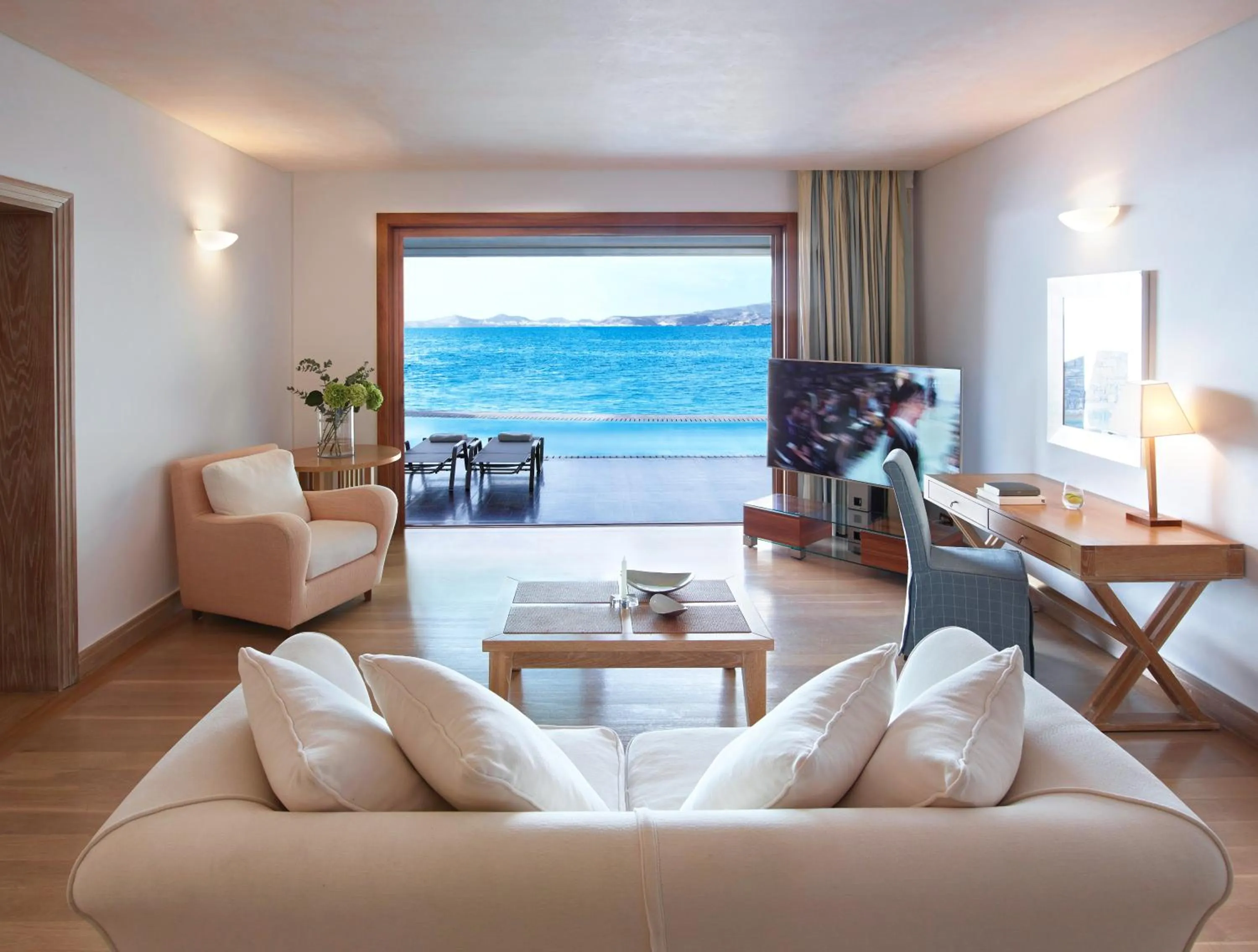 TV and multimedia in Grand Resort Lagonissi