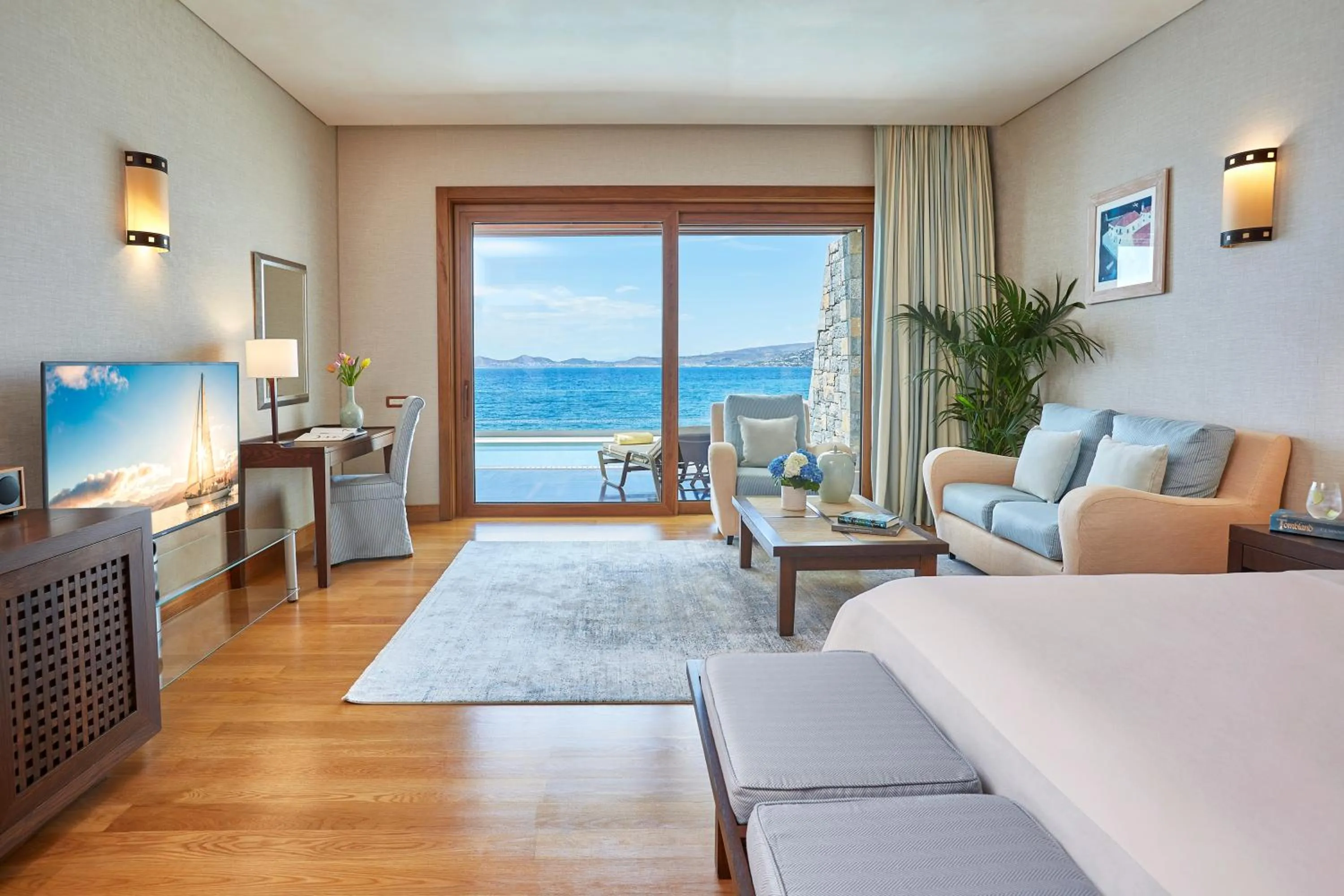 Bed in Grand Resort Lagonissi