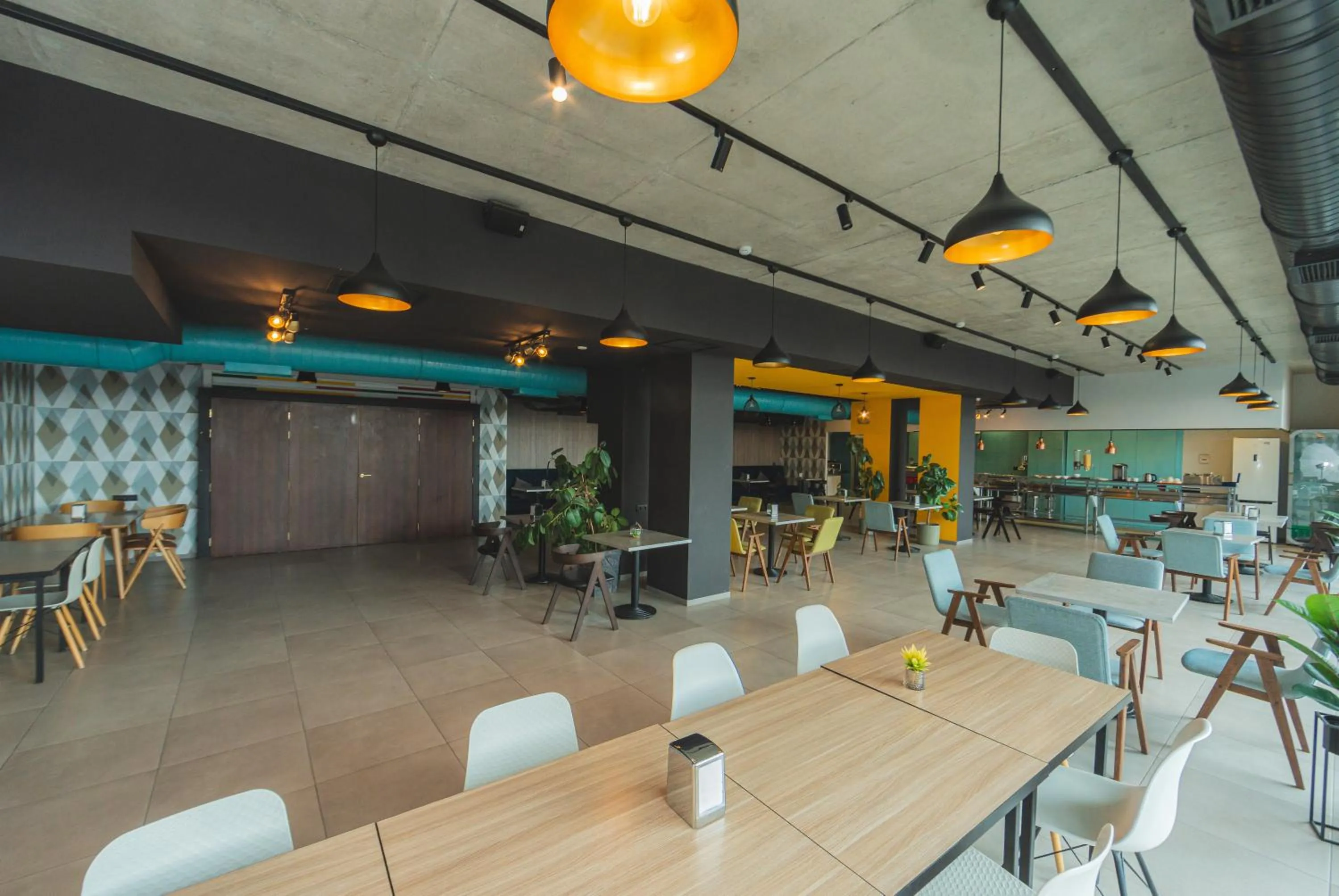 Restaurant/places to eat in 4Guest Hotel