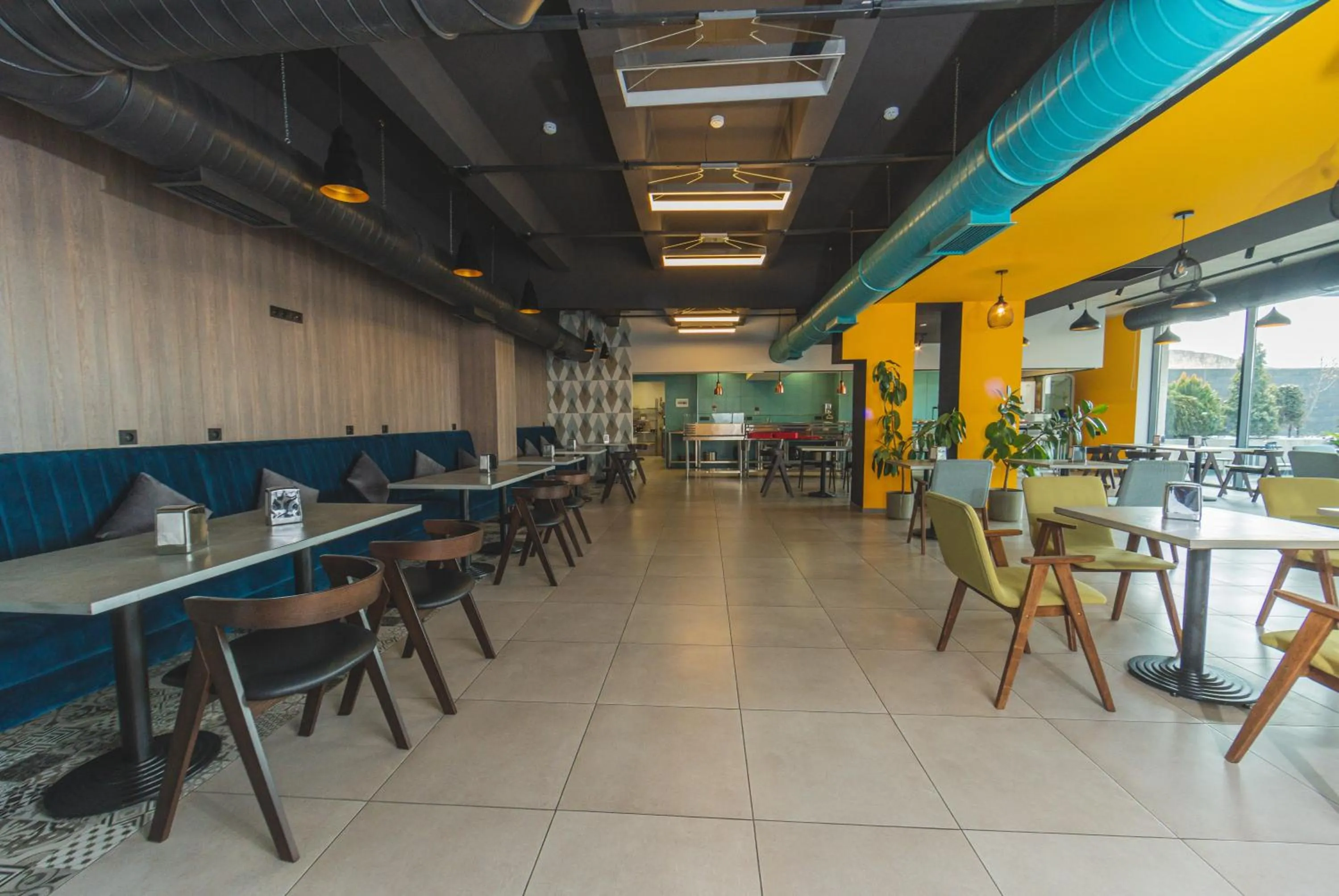 Restaurant/places to eat in 4Guest Hotel