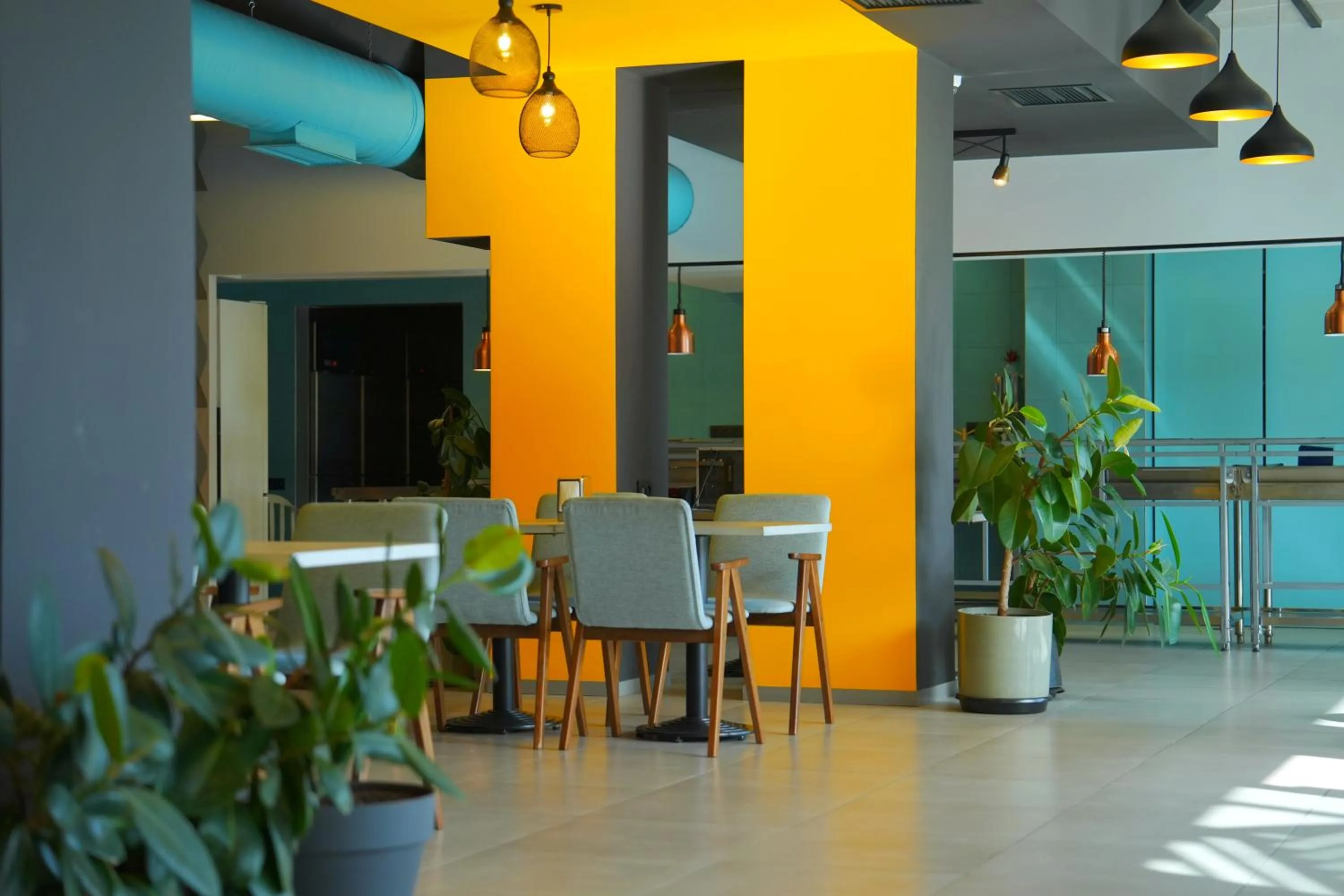 Restaurant/places to eat in 4Guest Hotel