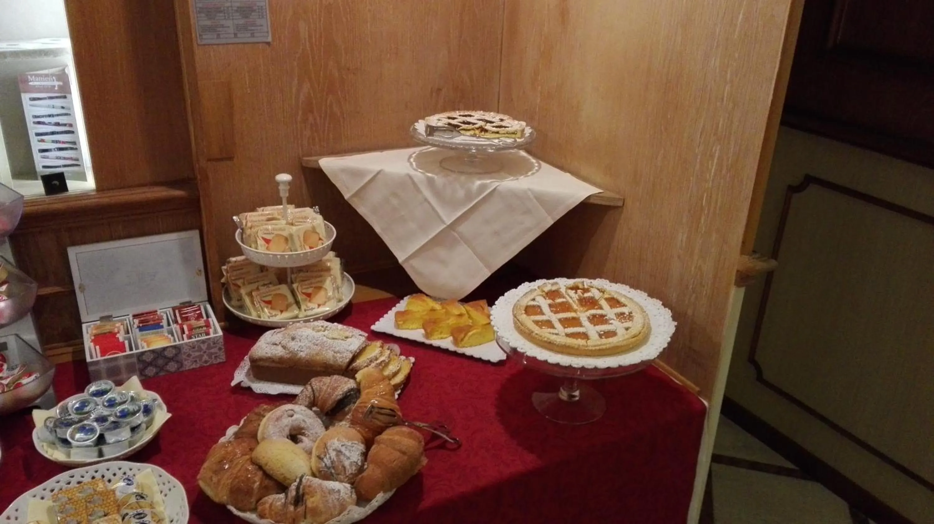 Breakfast in Hotel Camerlengo