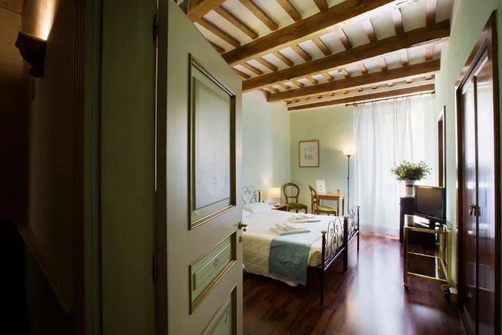 Bed in Hotel Camerlengo