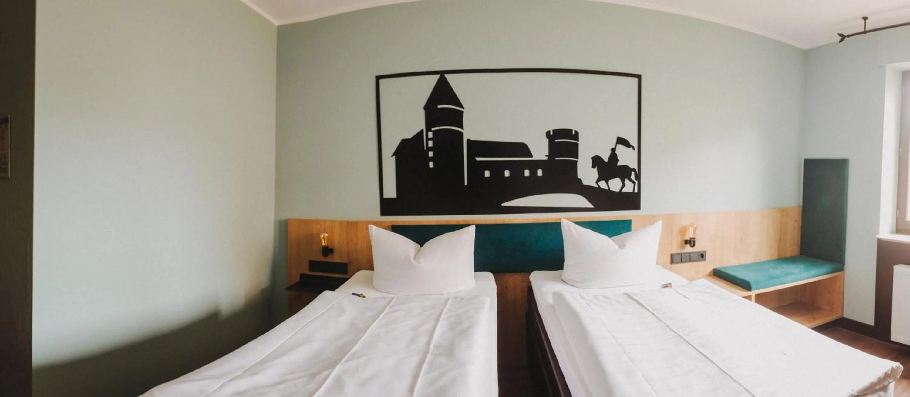 Bedroom, Bed in Burghotel Pass