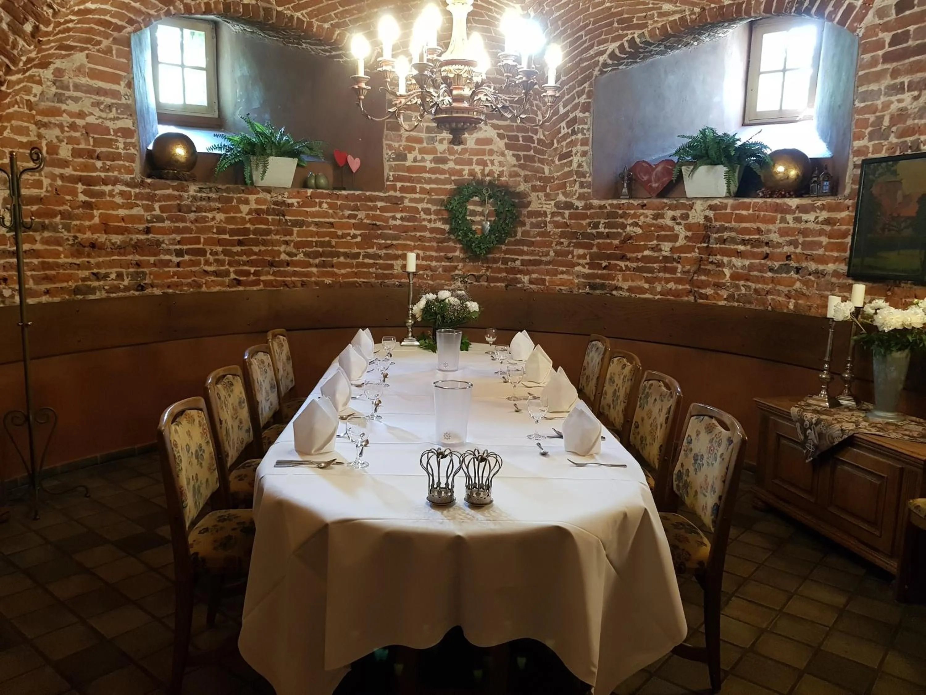 Restaurant/places to eat in Burghotel Pass