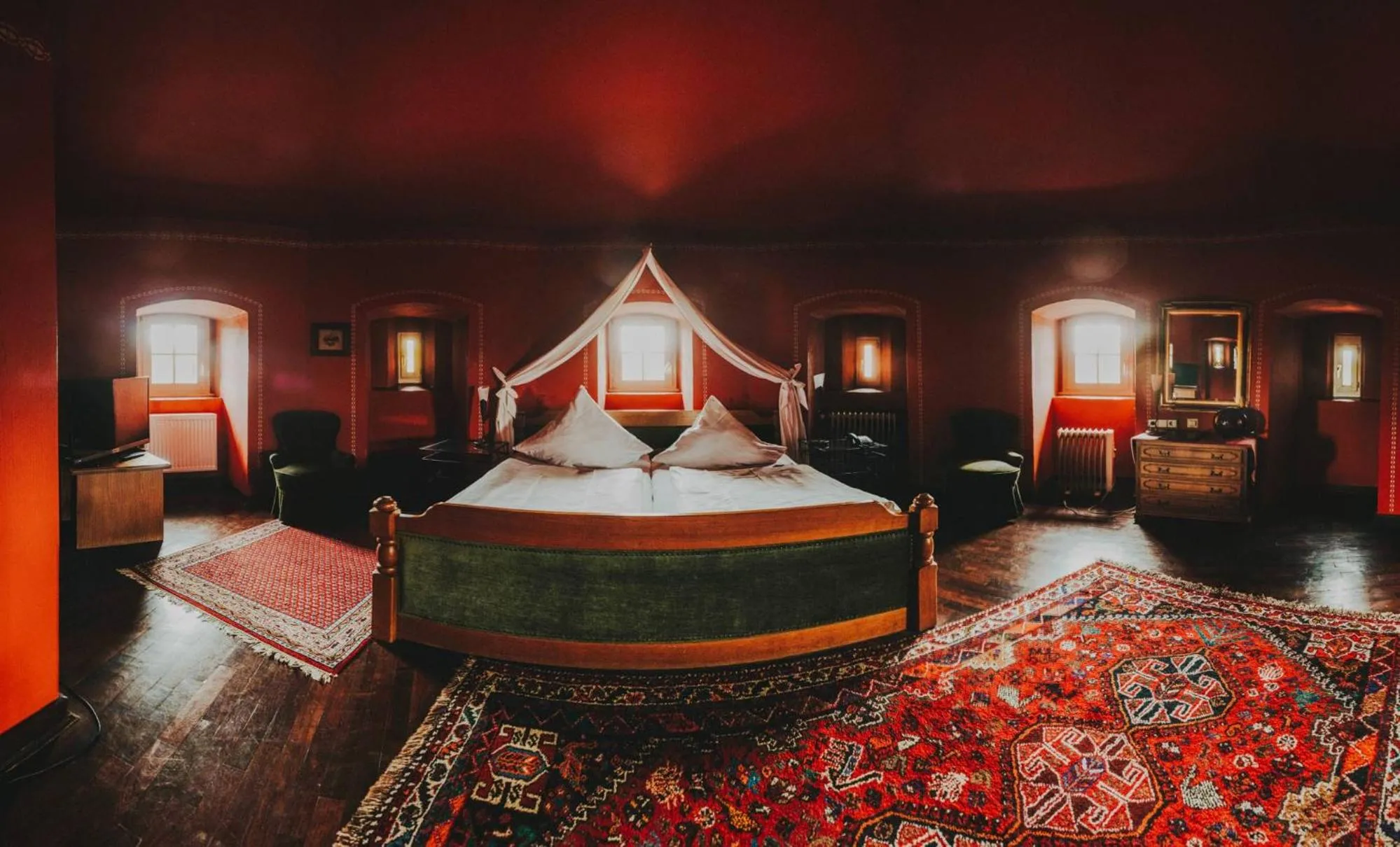 Photo of the whole room, Bed in Burghotel Pass