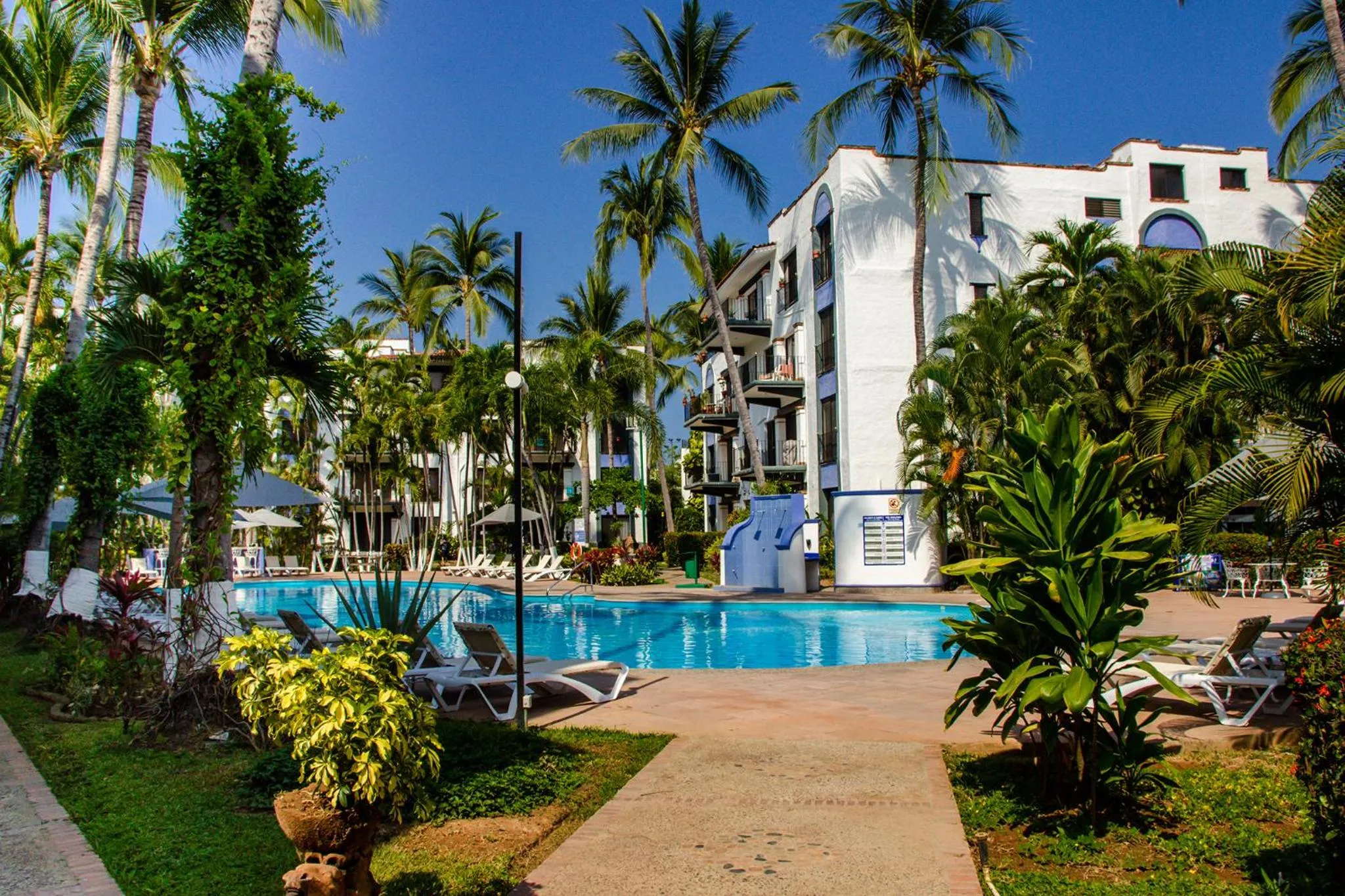 Swimming pool in Puerto de Luna Pet Friendly and Family Suites