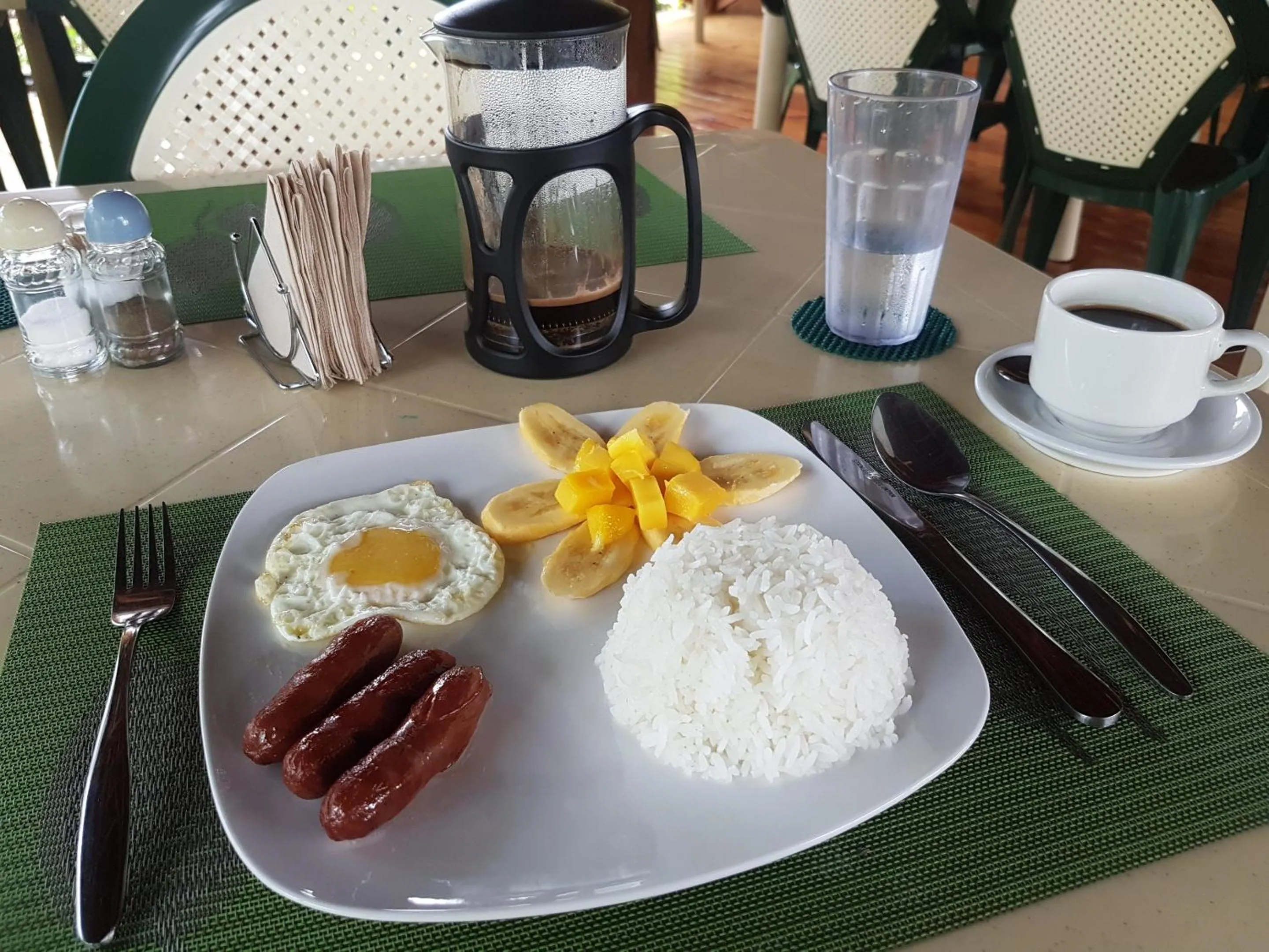 Restaurant/places to eat in Eskapo Verde Lodge Moalboal