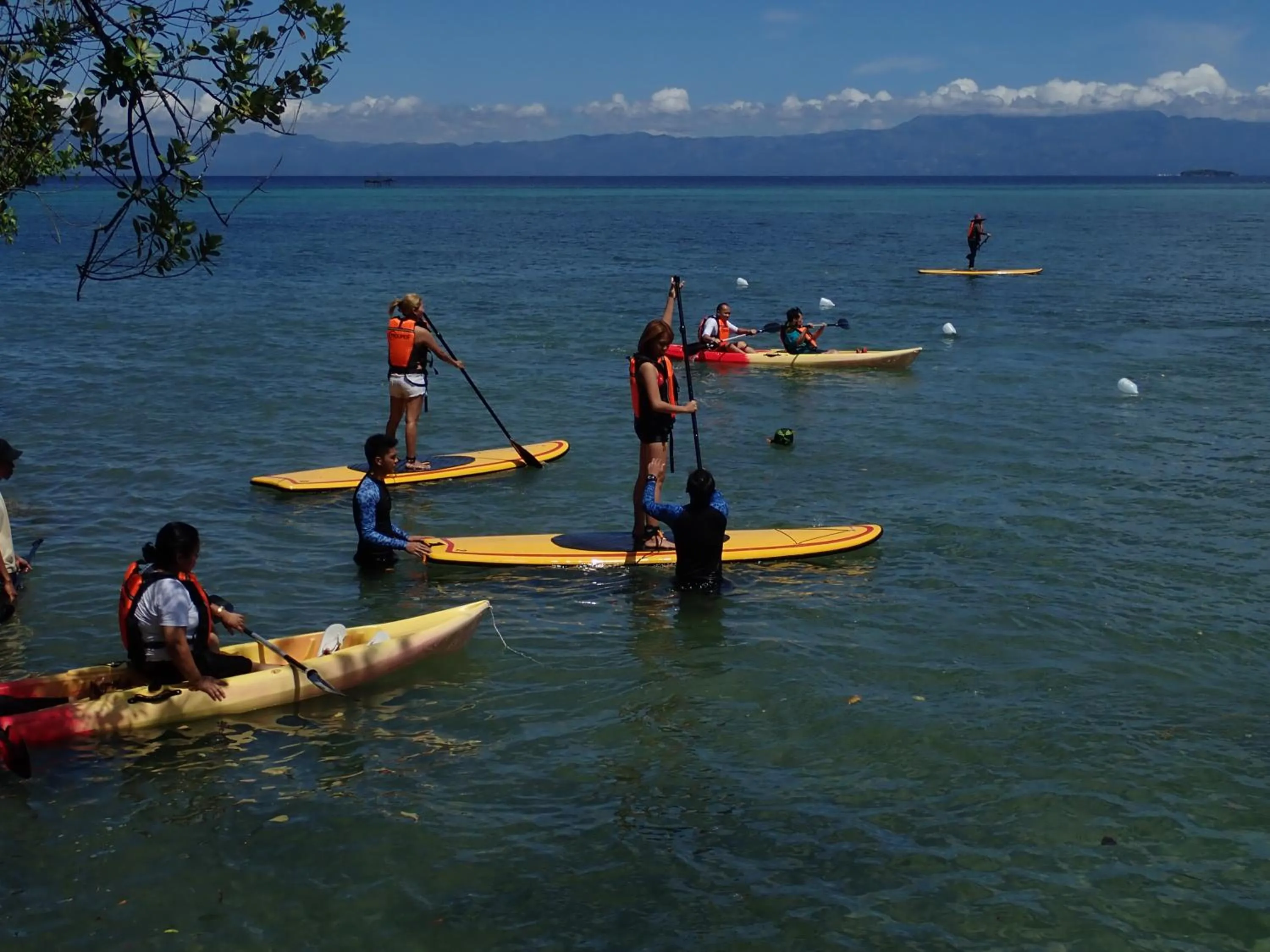 People in Eskapo Verde Lodge Moalboal