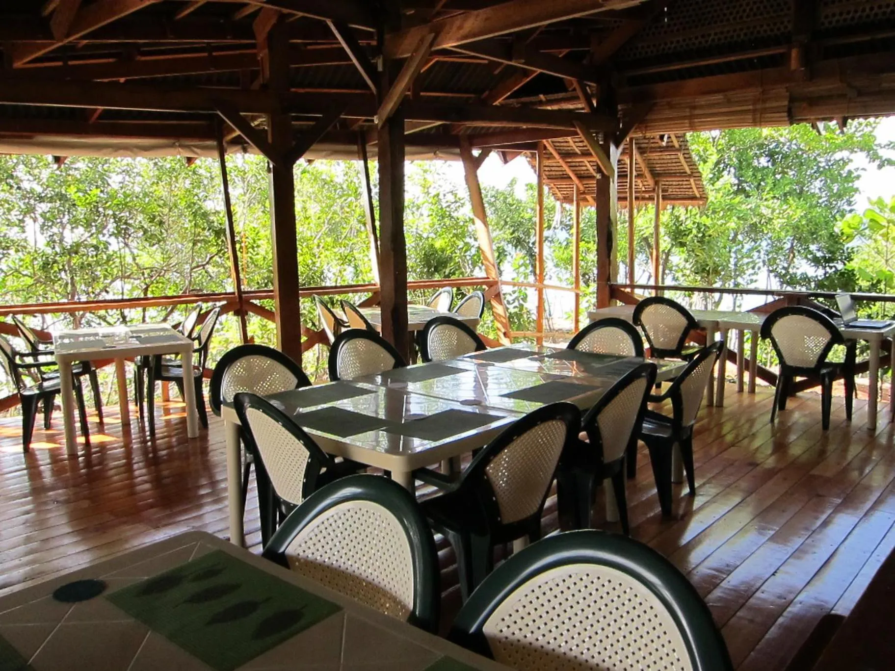 Restaurant/places to eat in Eskapo Verde Lodge Moalboal