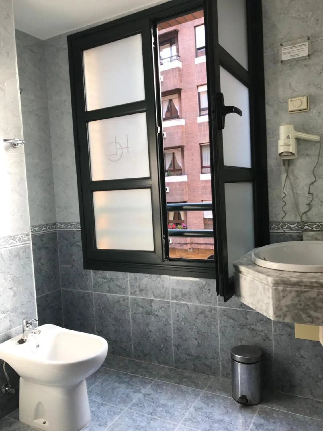 Bathroom in Hotel Gijon