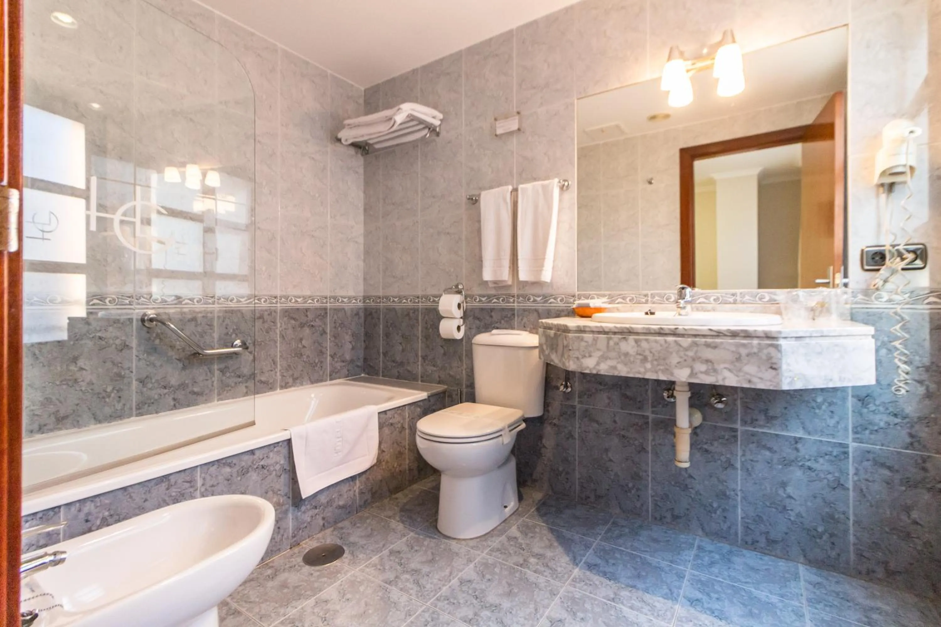 Bathroom in Hotel Gijon