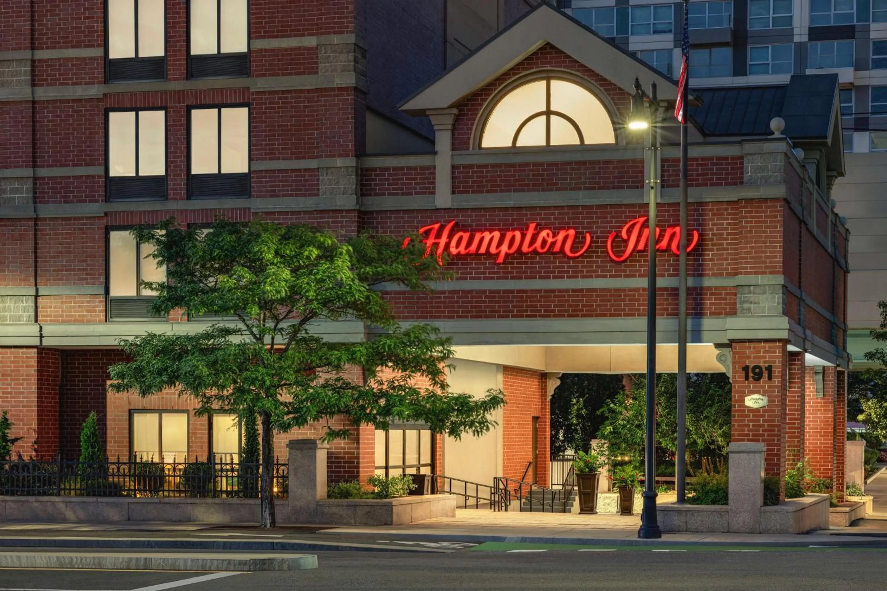 Property building in Hampton Inn by Hilton Boston/Cambridge