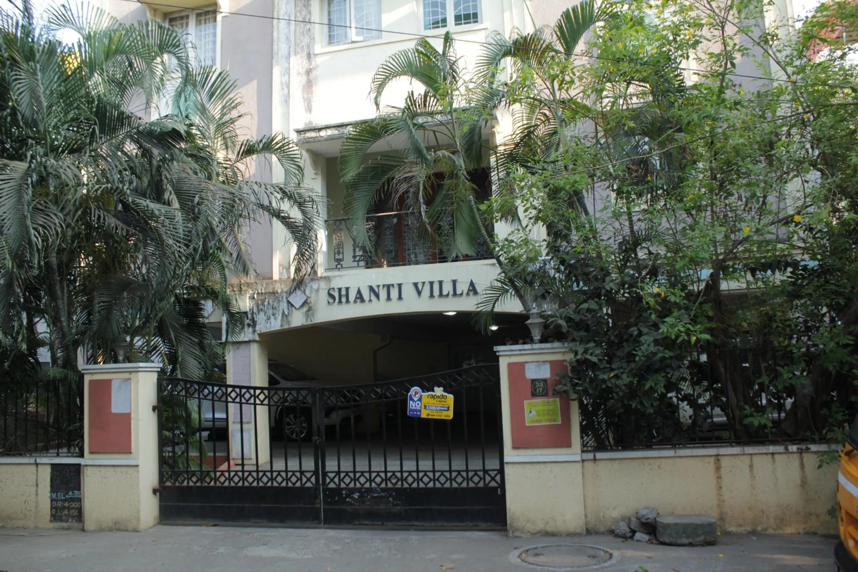 Facade/entrance in Happy Planet