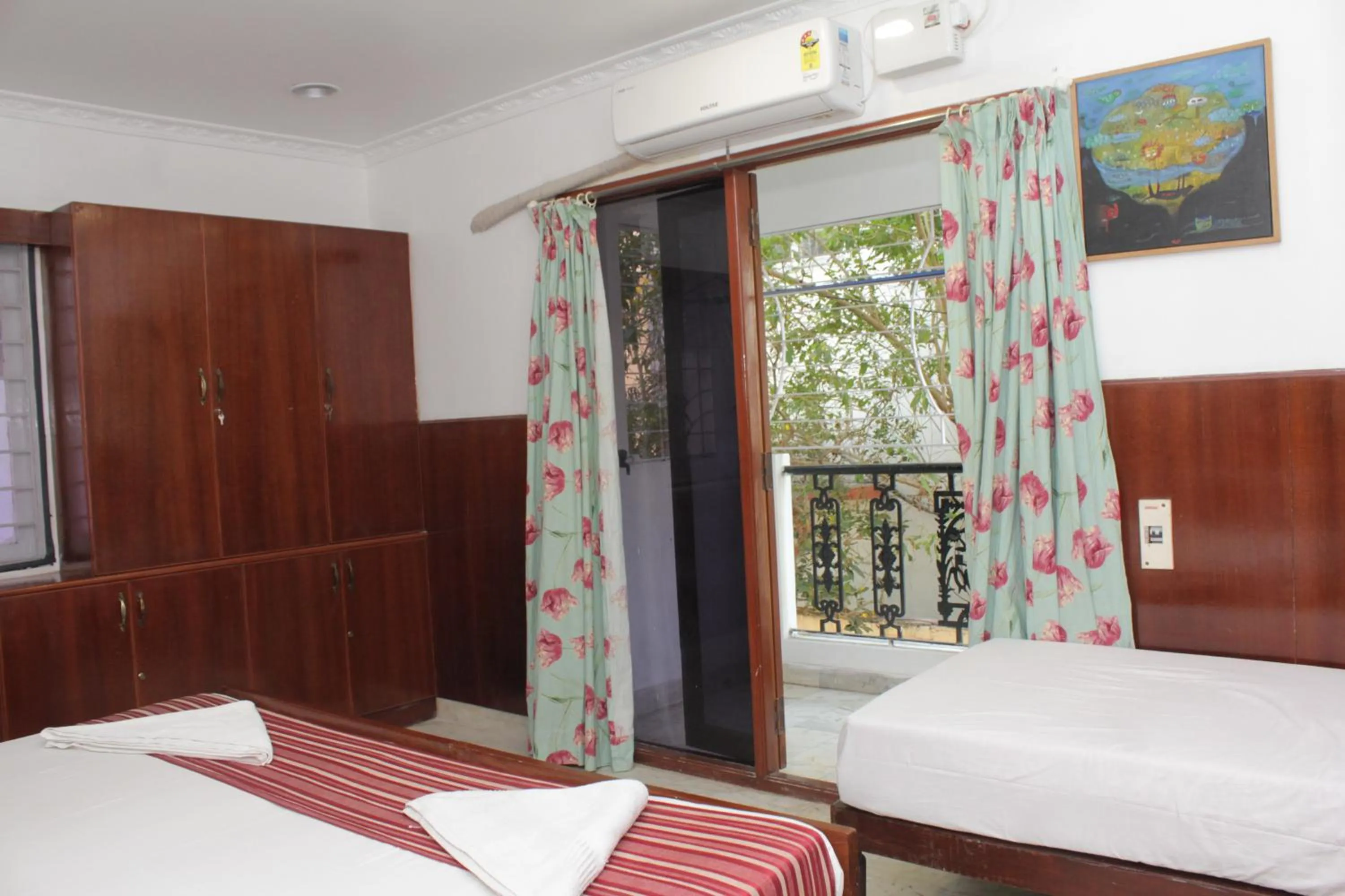 Bedroom, Bed in Happy Planet