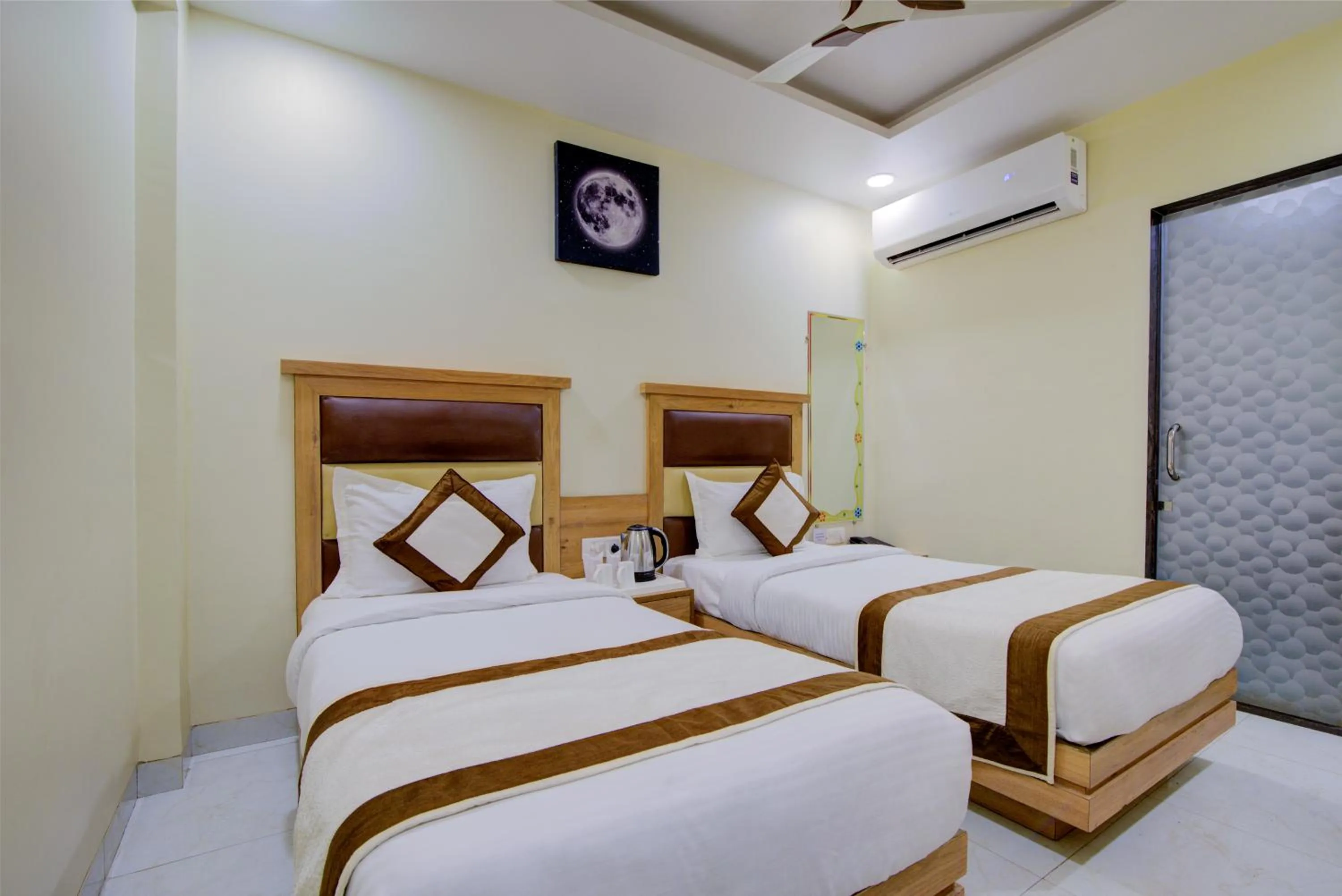 Bedroom, Bed in Hotel Amar International