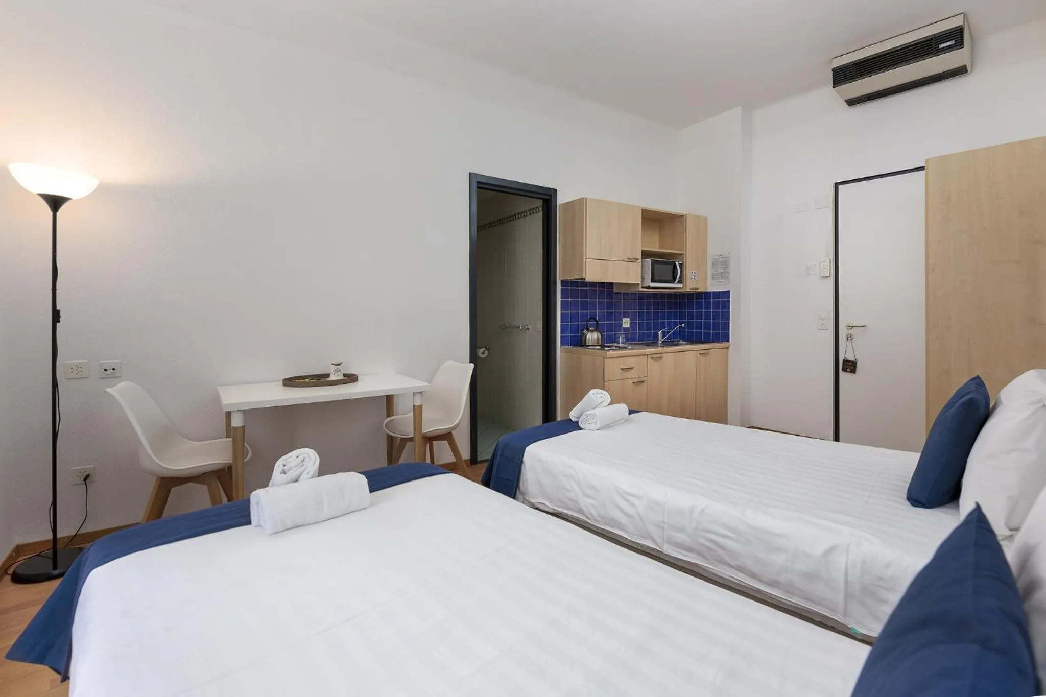 Kitchen or kitchenette, Bed in GuestHouse Lugano Center by LR