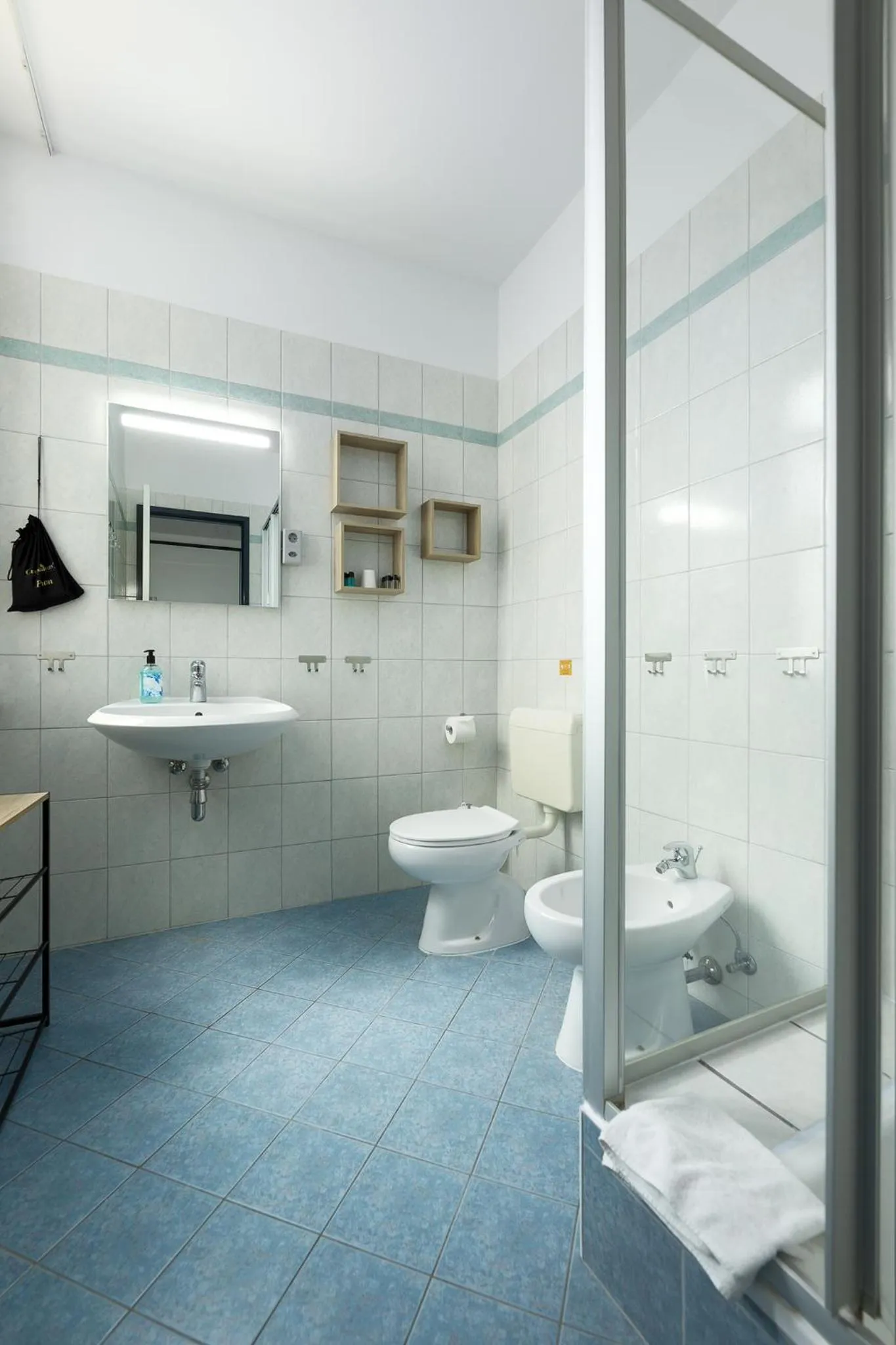 Shower in GuestHouse Lugano Center by LR