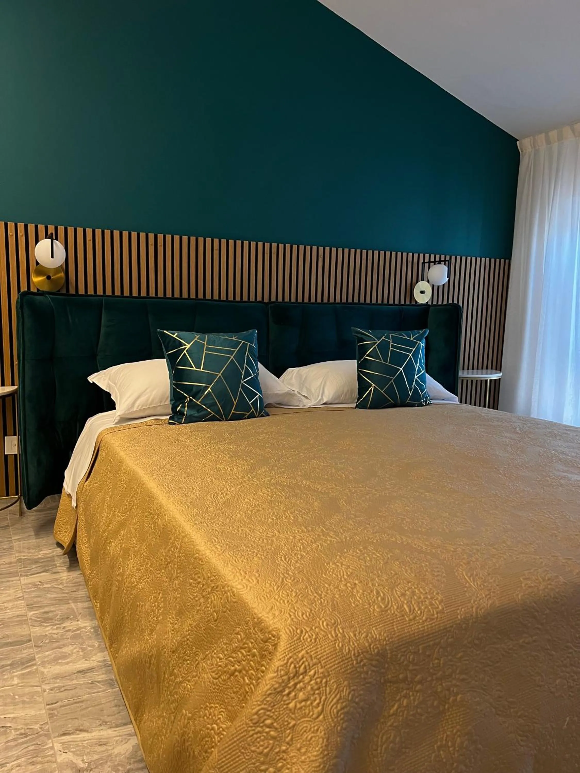 Bed in Loft Sirmione