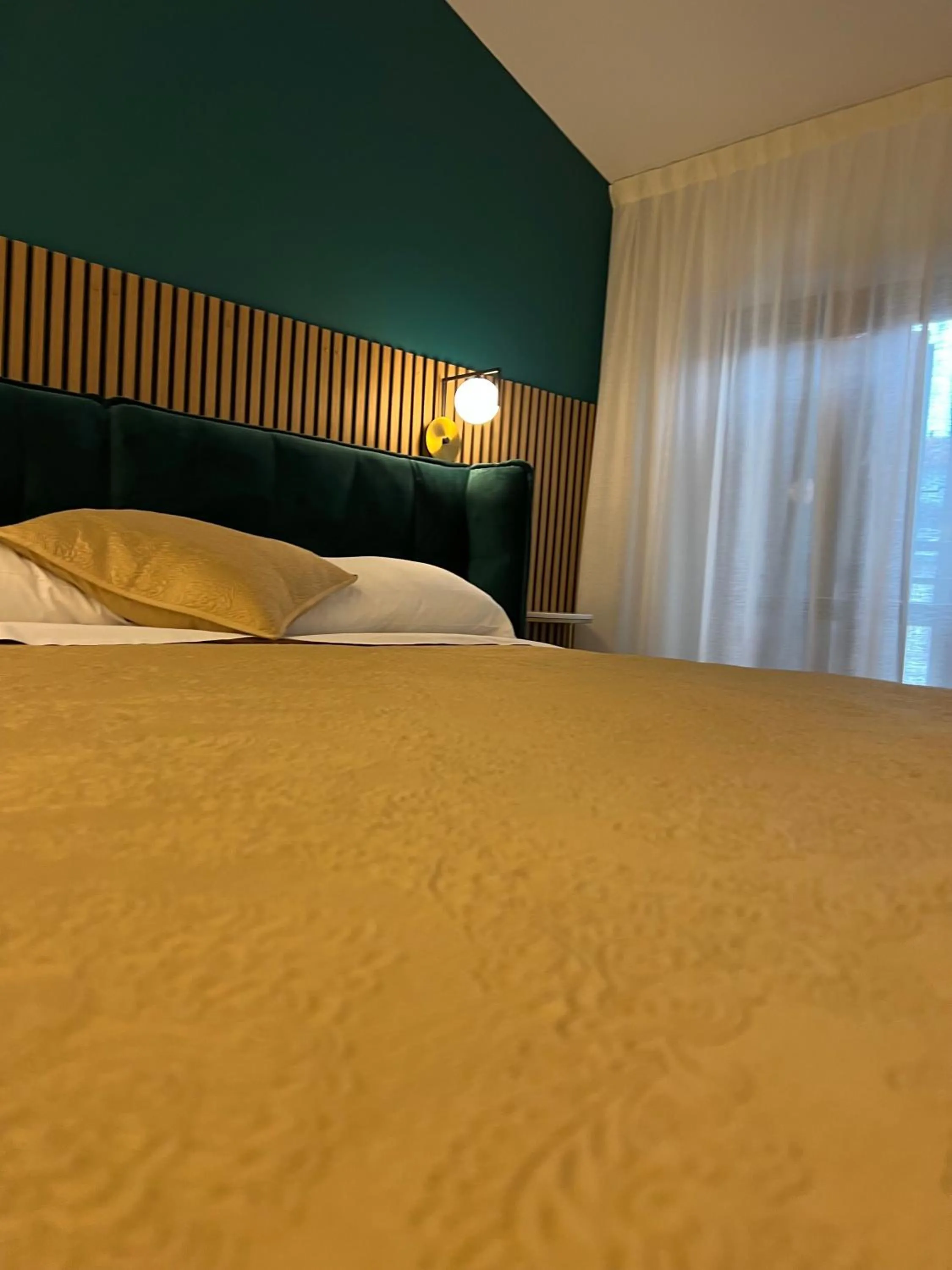Bed in Loft Sirmione