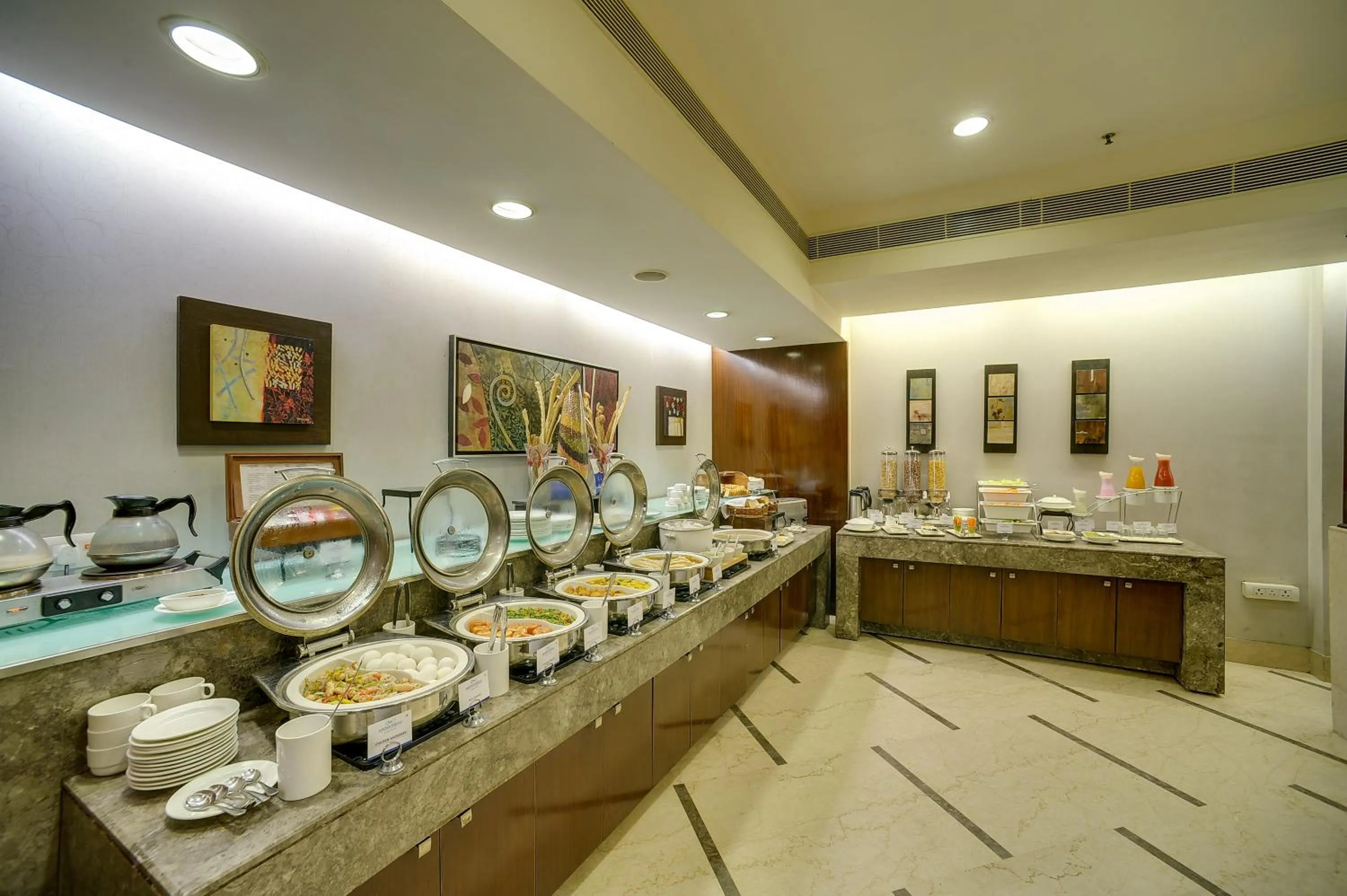 Restaurant/places to eat in Muse Sarovar Portico Nehru Place