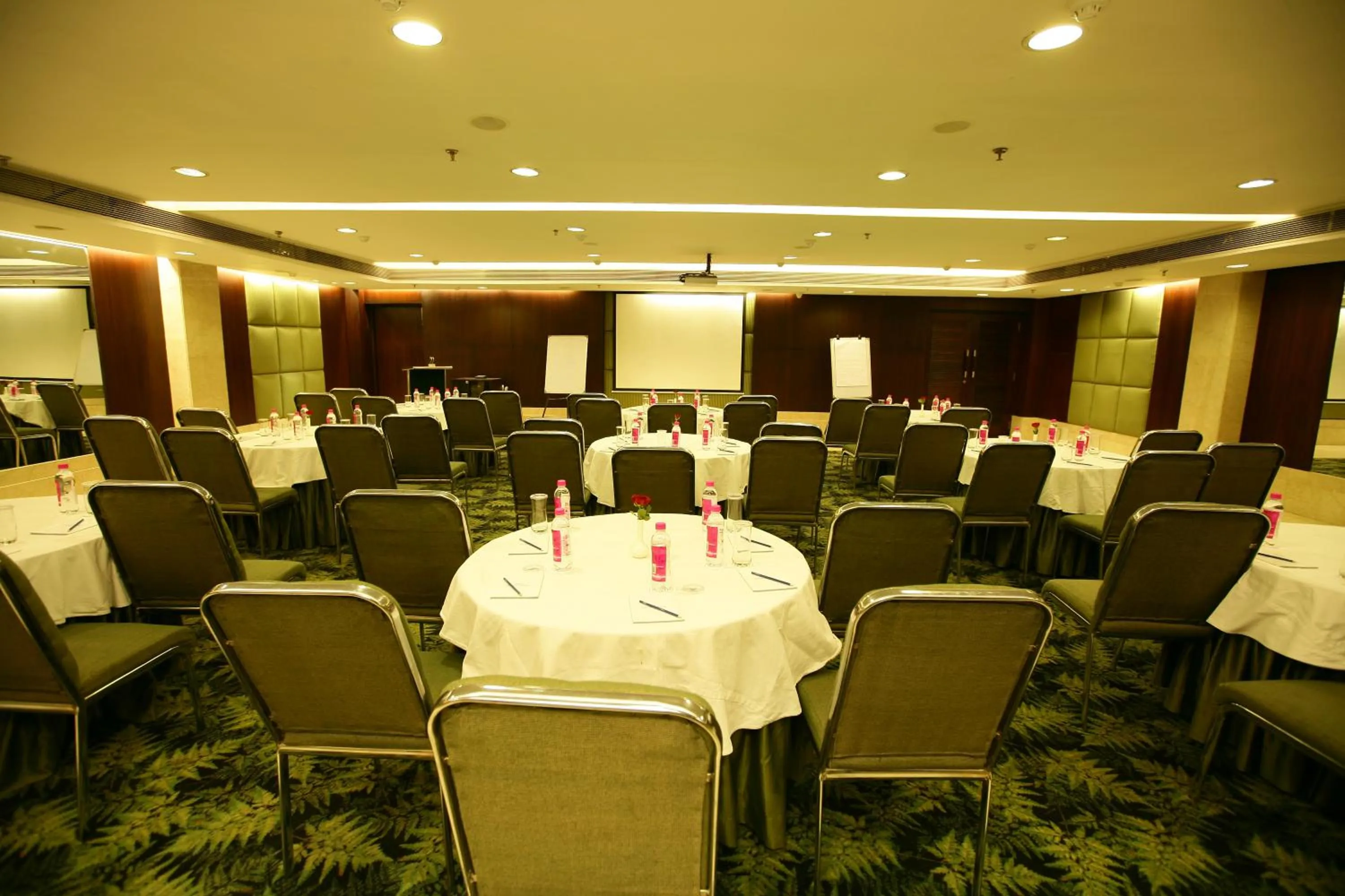Banquet/Function facilities in Muse Sarovar Portico Nehru Place