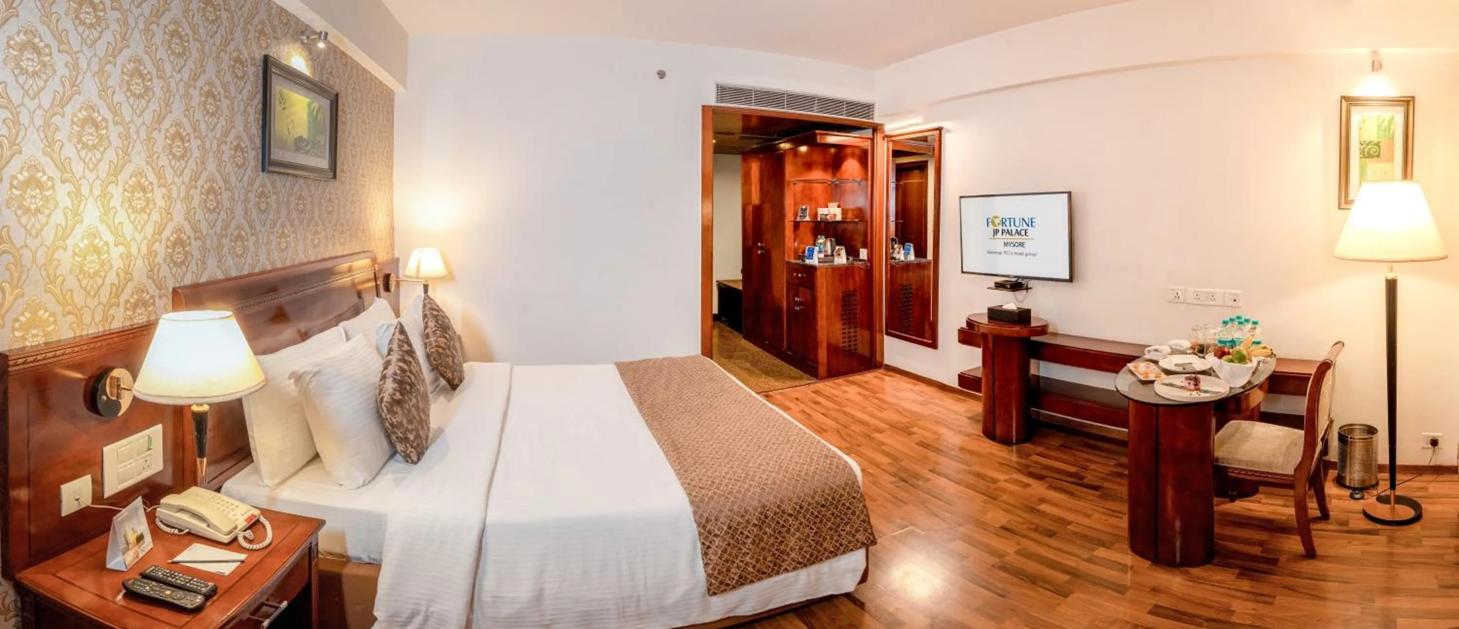 Photo of the whole room, Bed in Fortune JP Palace, Mysore - Member ITC Hotels' Group