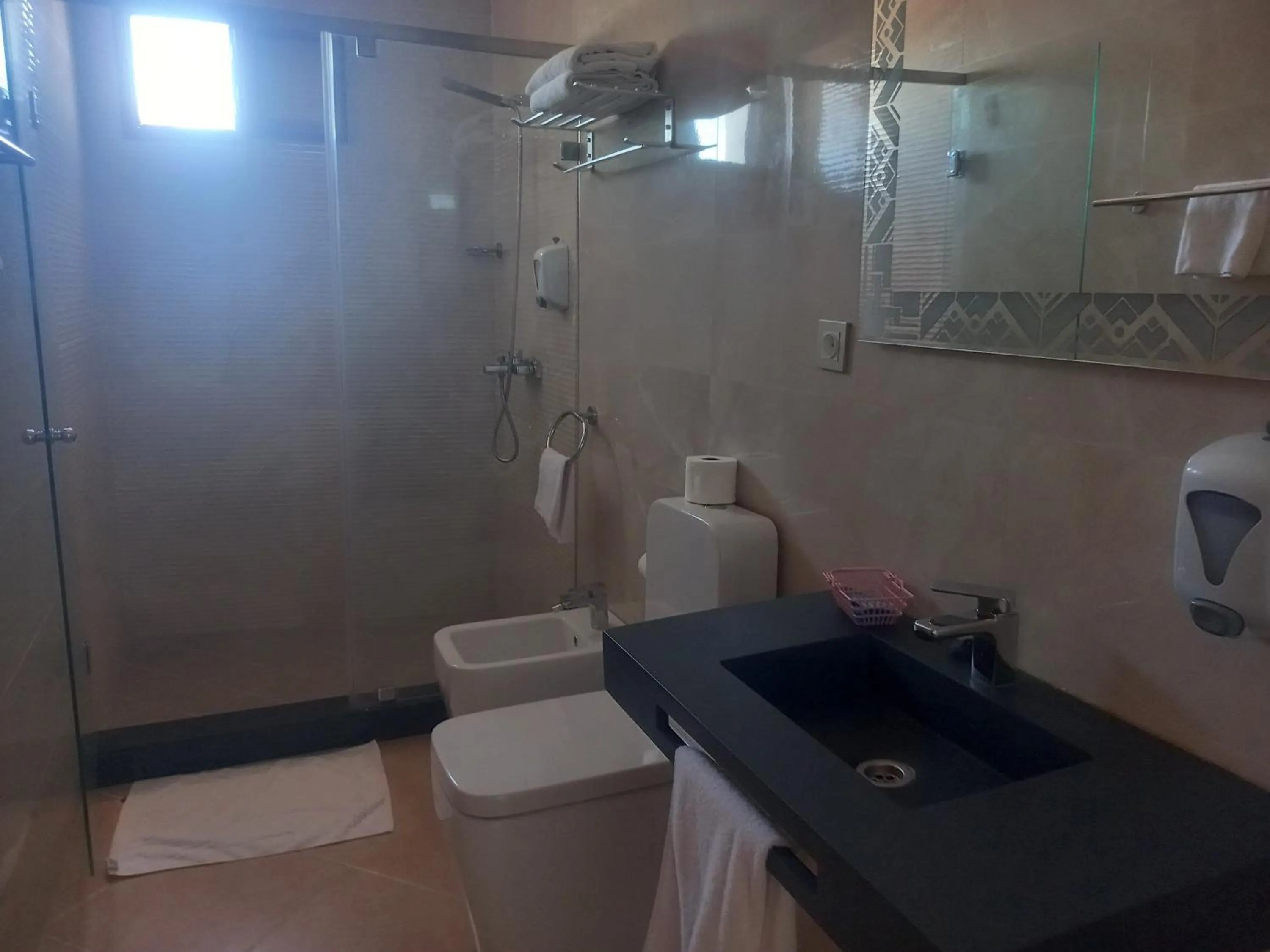 Shower in Hotel Salime Al Khozama